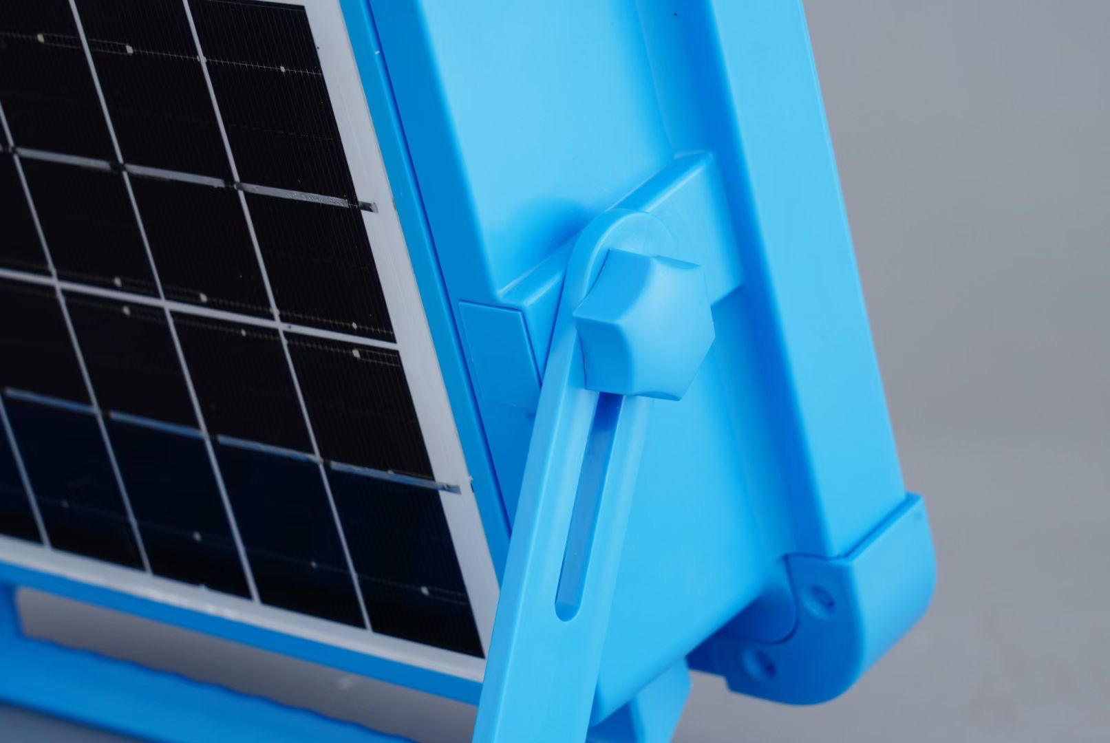 Photo of a solar-charged lamp tested in an outdoor environment