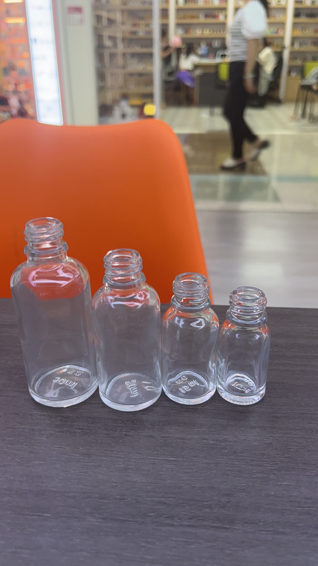 Houde Glass Factory 10ml, 15ml, 20ml, 30ml, 50ml fine white material essential oil bottles with essential oil caps