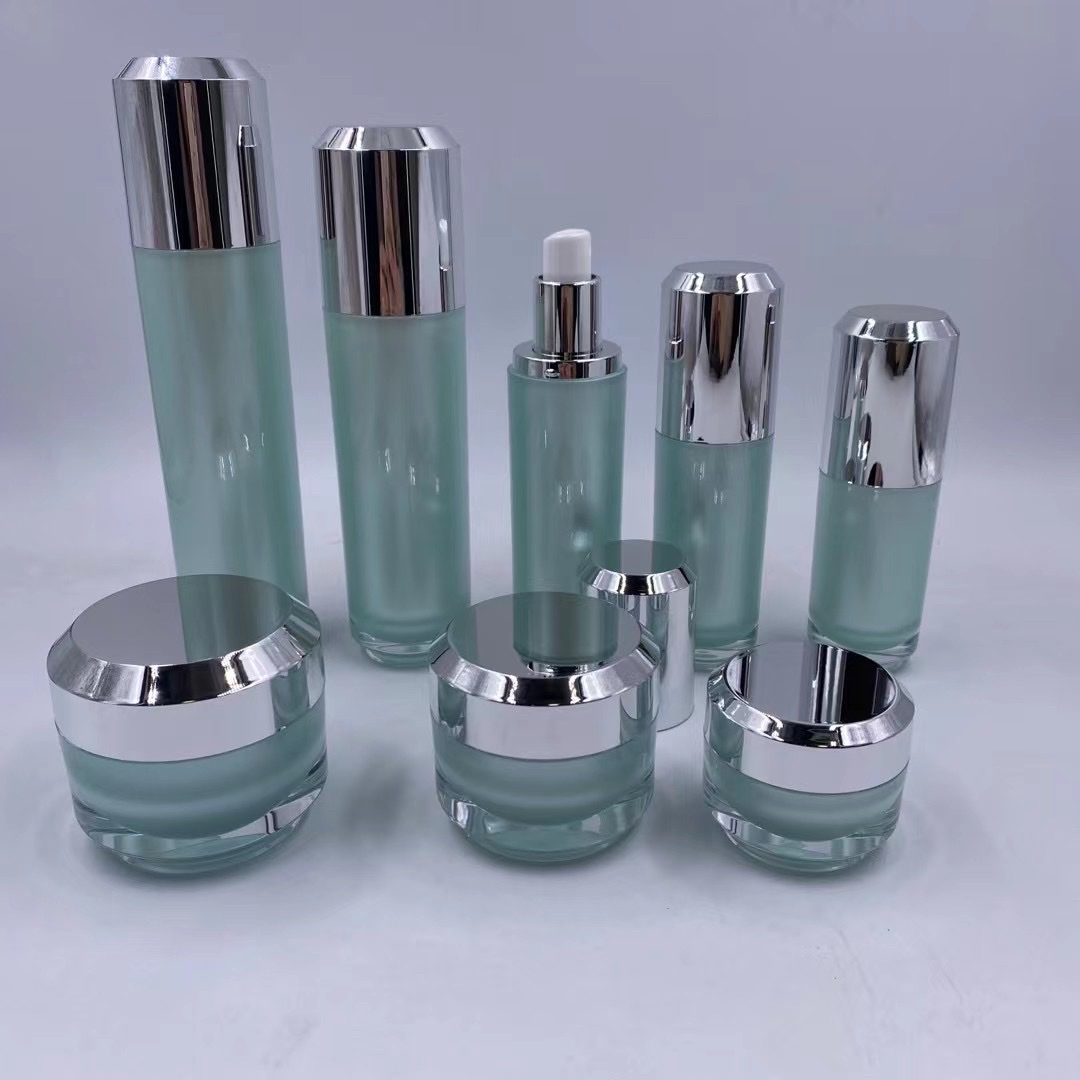 Houde Glass Factory offers custom-made high-end cosmetic bottles, glass bottles, perfume bottles and cream bottles based on samples