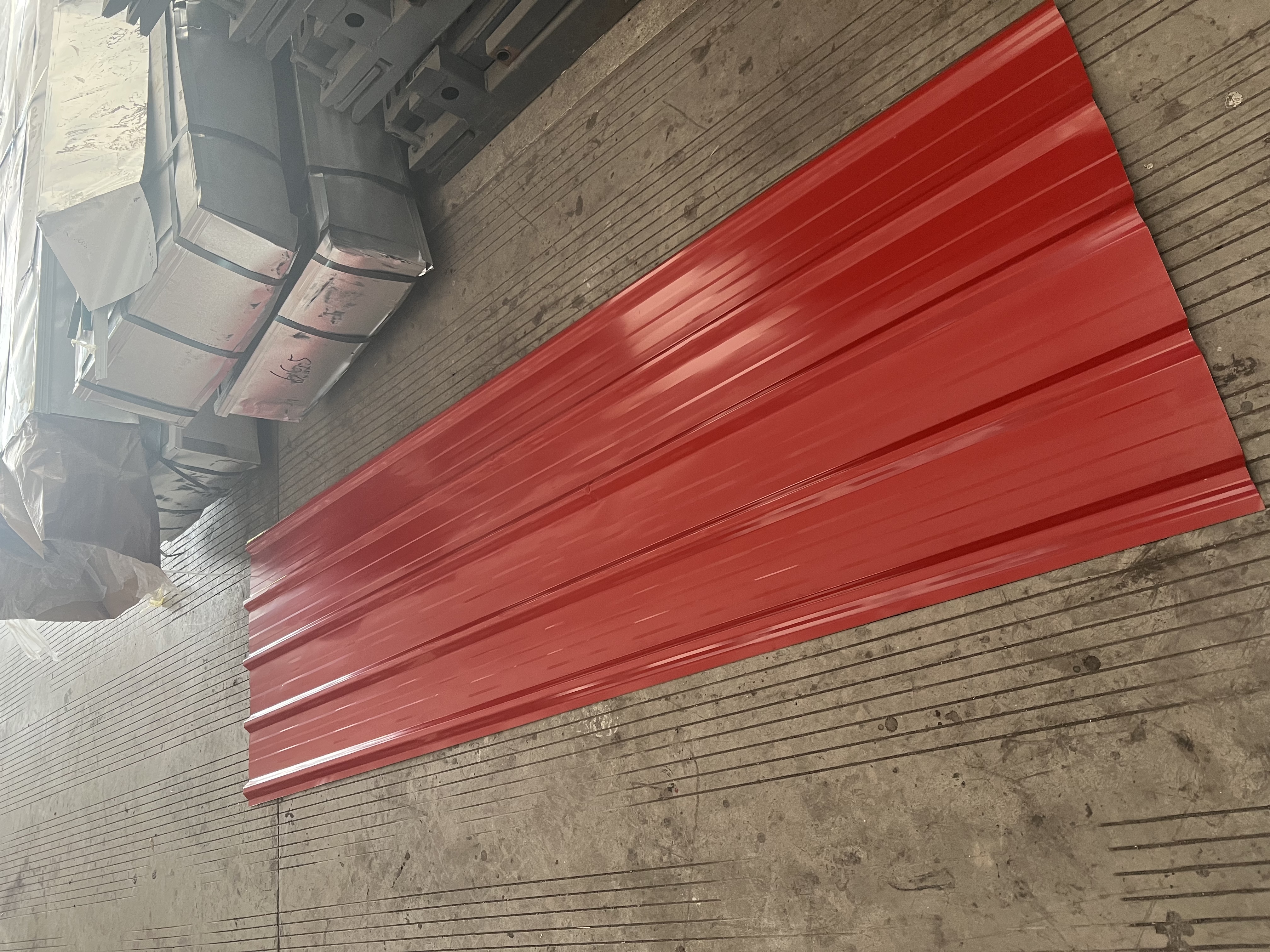 Red T-shaped tile 8