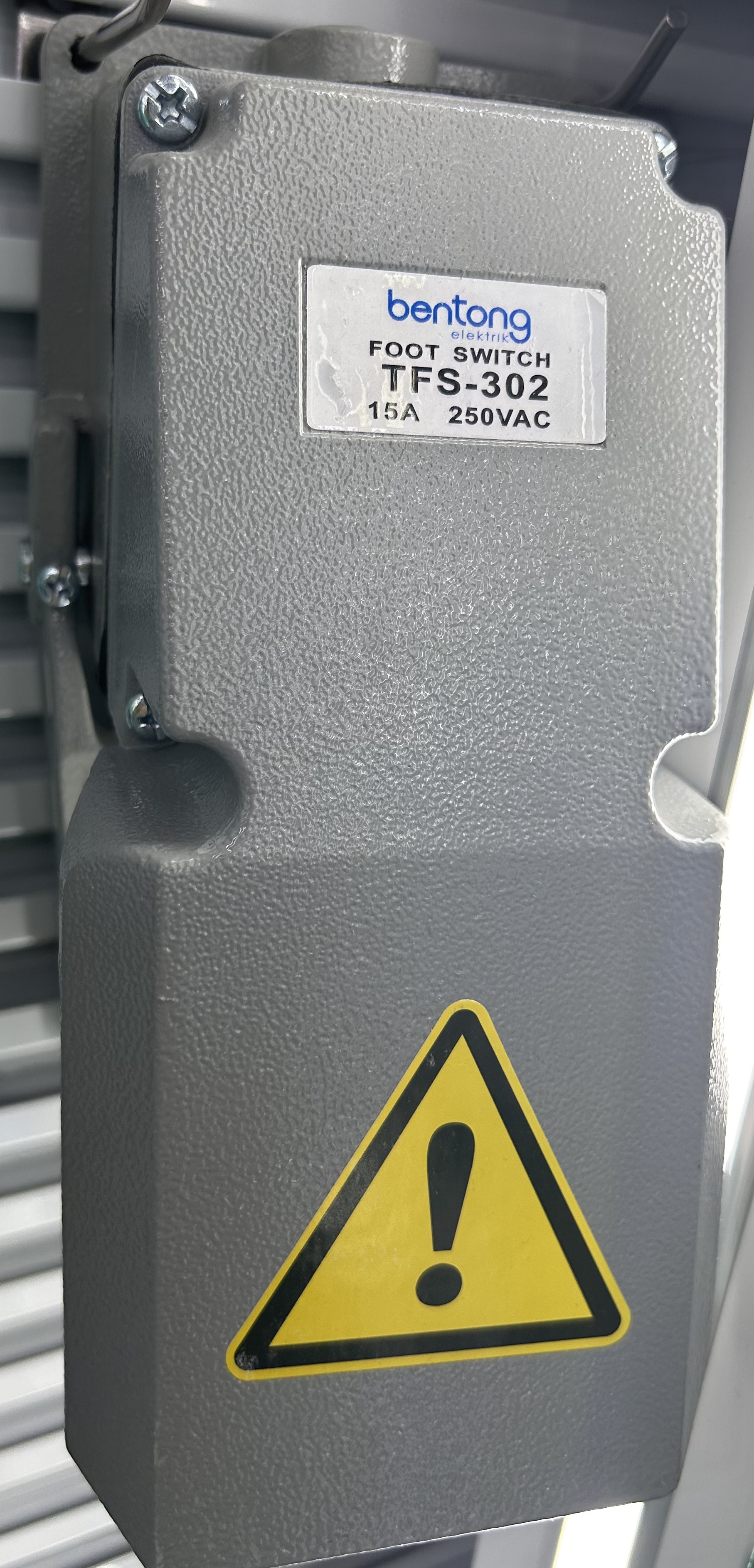 【Bentong】 Foot Switch Tfs-302 15A/250Vac details Picture