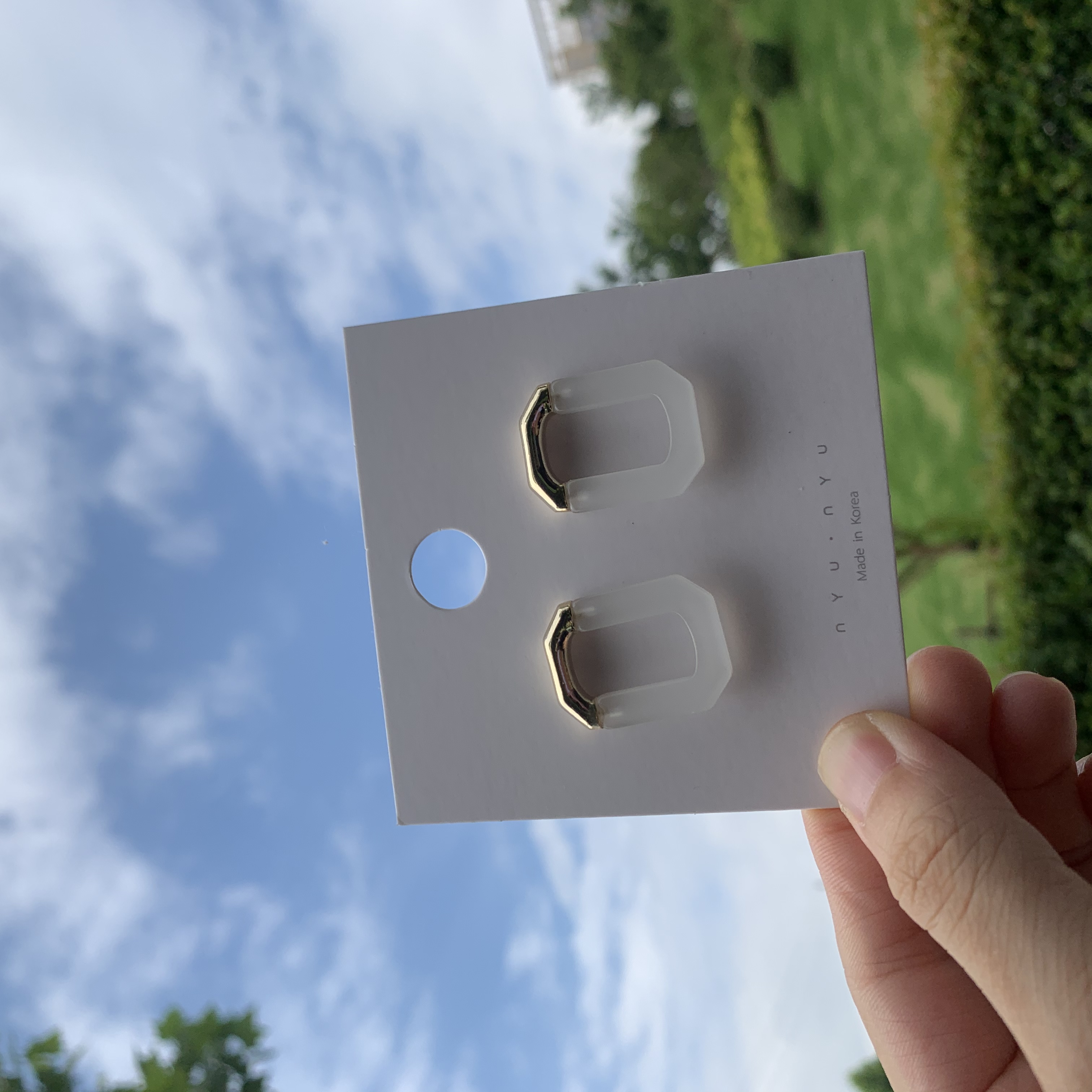 A pair of geometric pattern ear studs made of alloy acrylic spliced combination, Li Lei jewelry Li1250