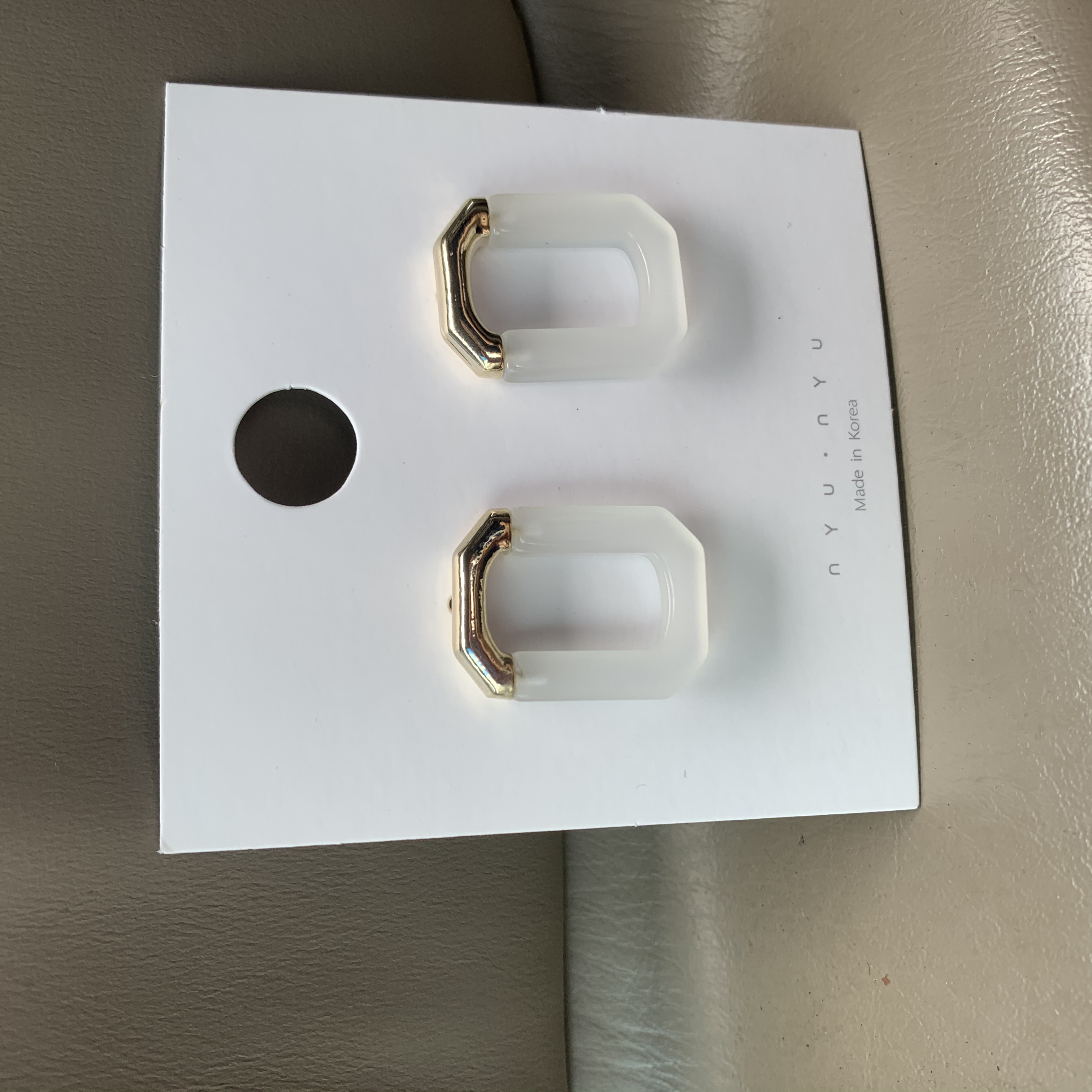 A pair of geometric pattern ear studs made of alloy acrylic spliced combination, Li Lei jewelry Li1250 Specification image