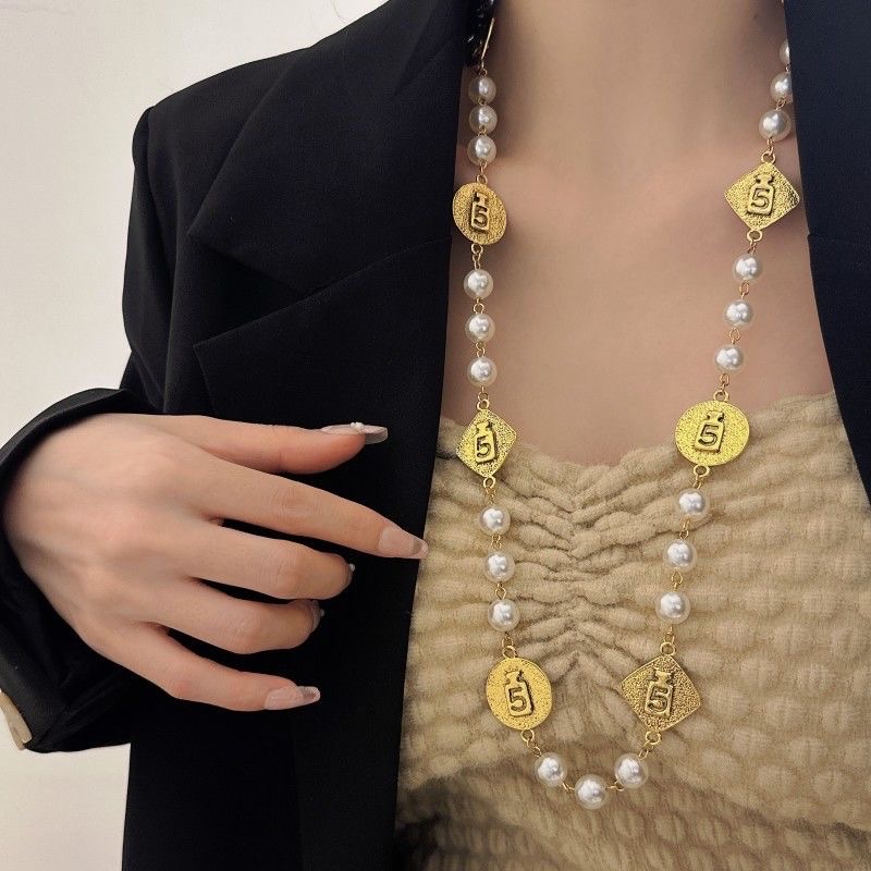 Long pearl necklace Item Picture