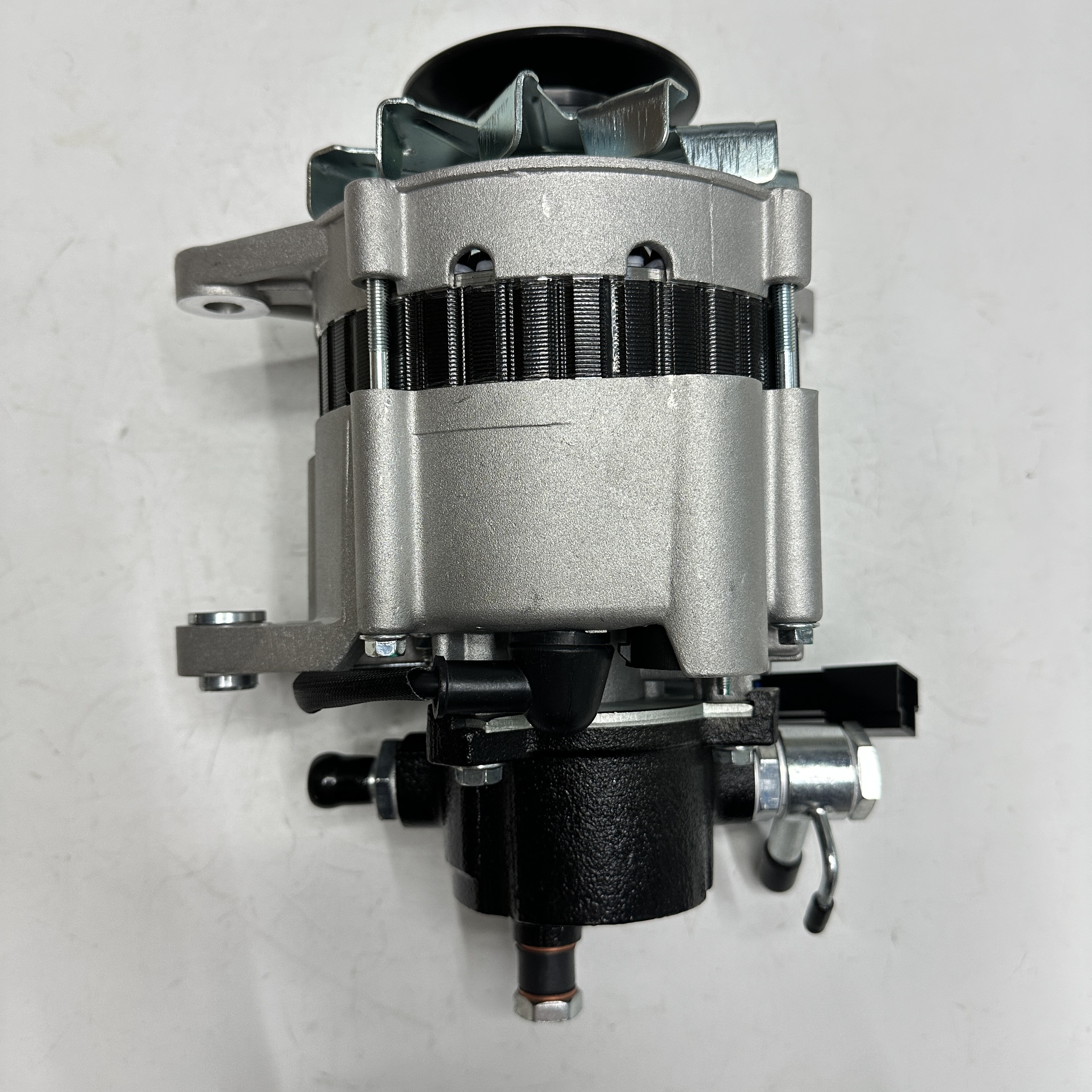 تنطبق الملحقات الهندسية على المولدات الكهربائية LR225-408B 894723300 لمولدات الرافعات الشوكية LR225-404447230. Item Picture
