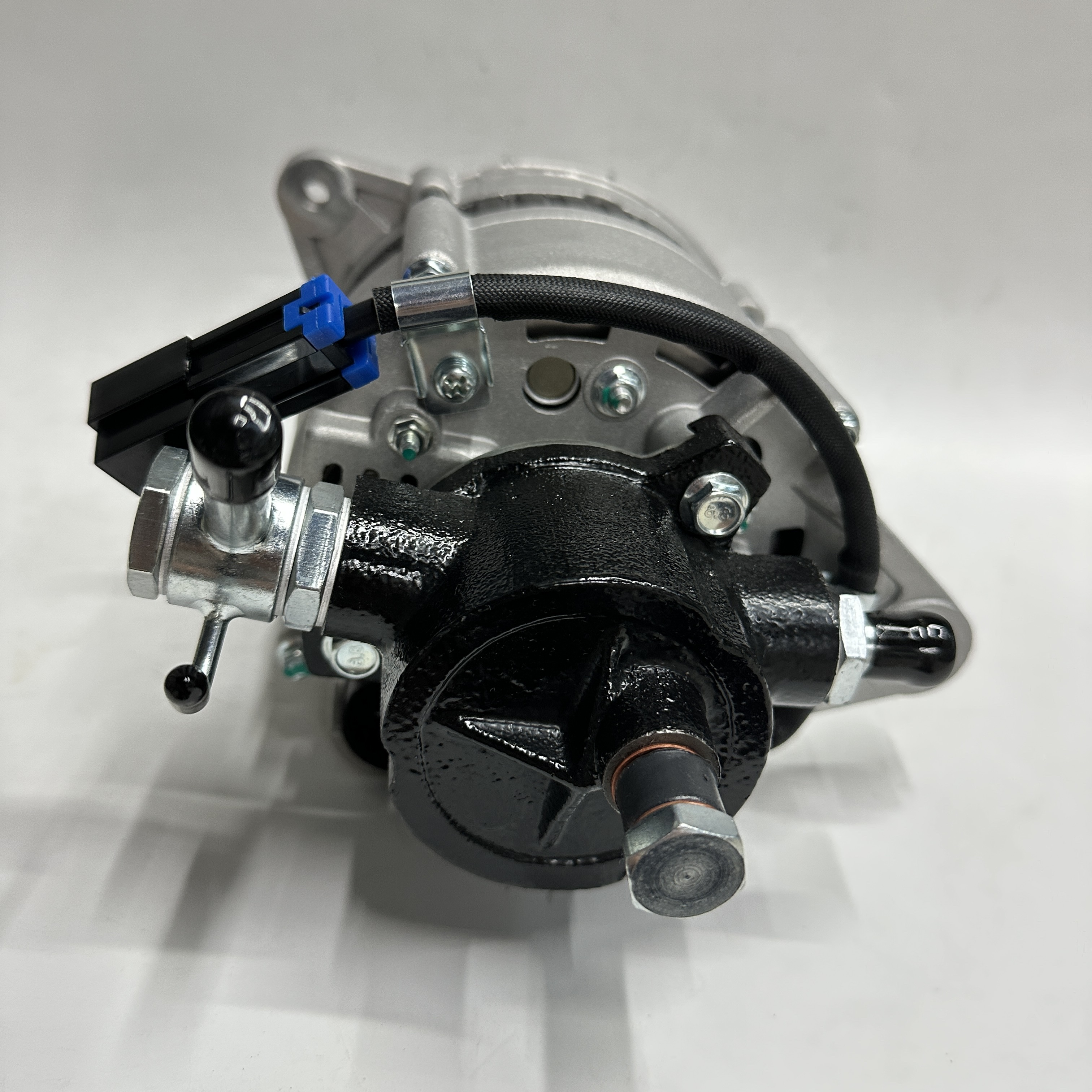 تنطبق الملحقات الهندسية على المولدات الكهربائية LR225-408B 894723300 لمولدات الرافعات الشوكية LR225-404447230. Application Scenario