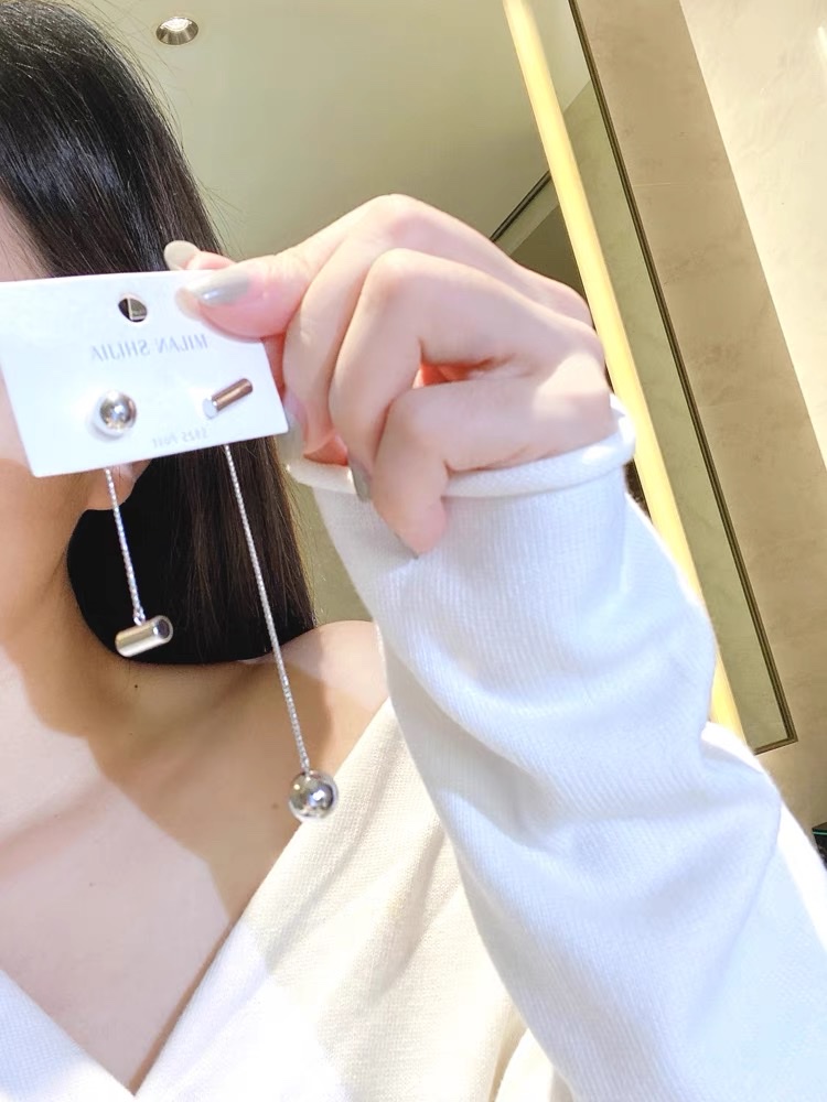 Milanciaga's high-end geometric round asymmetrical earrings, long metallic earrings for women, and a cold new style details Picture