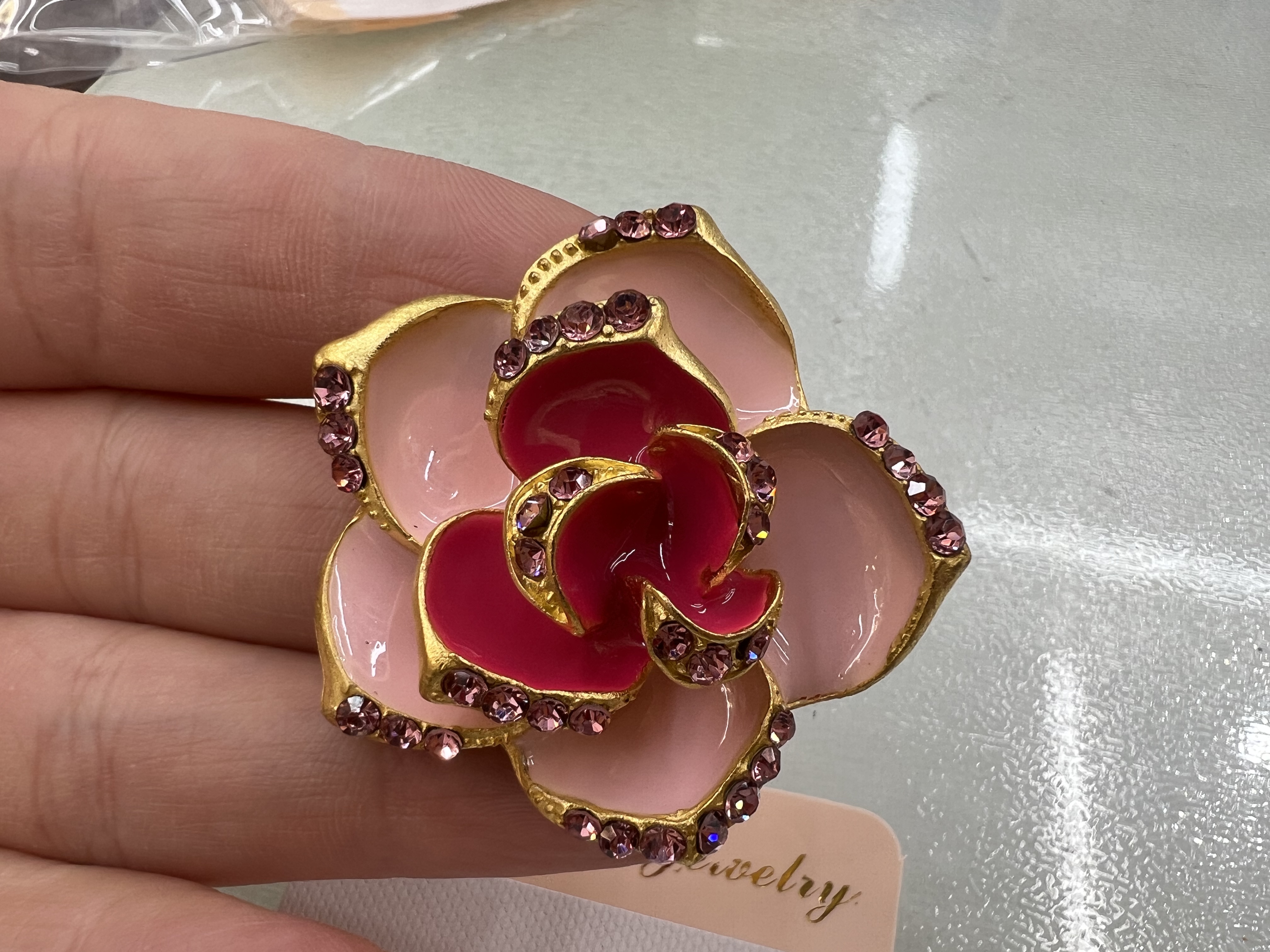 胸针/徽章/胸针锌合金/labubu/胸针防走光细节图