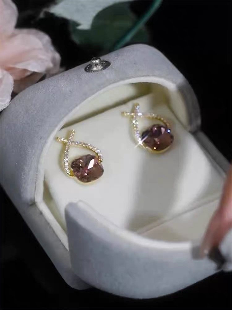 气质小众紫色锆石耳钉女2023年新款潮轻奢设计感精致耳环高级耳饰