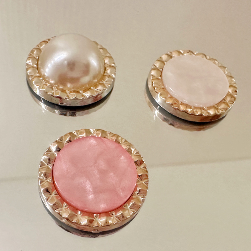 Plastic flat-bottomed three-color buttons 11 details Picture