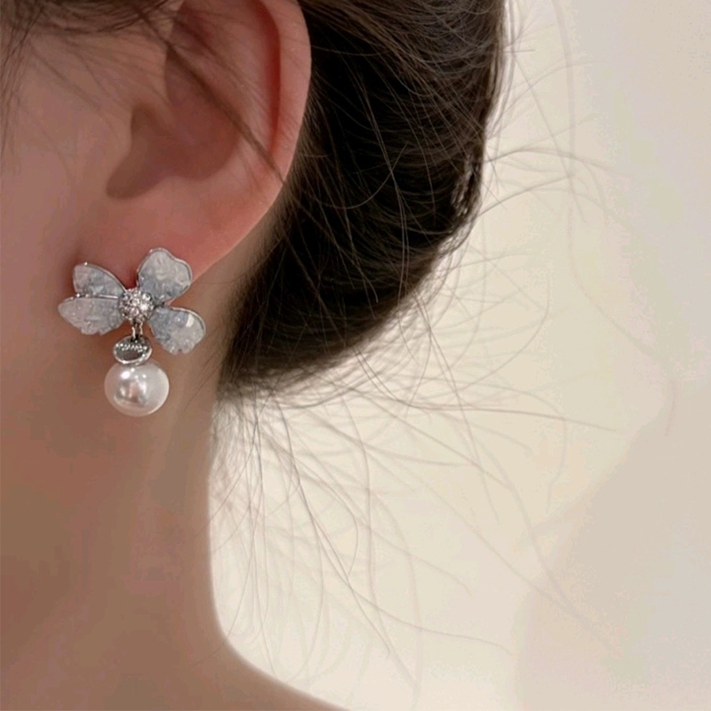 不对称花朵珍珠耳环女2023新款潮气质高级感韩国网红同款蓝色水晶耳饰