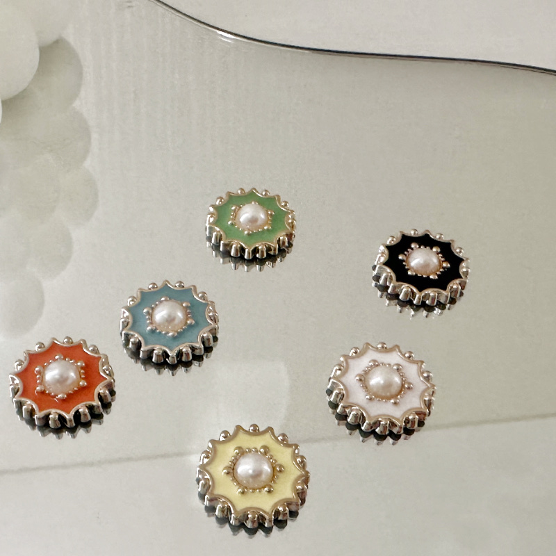 Plastic flat bottom button 22