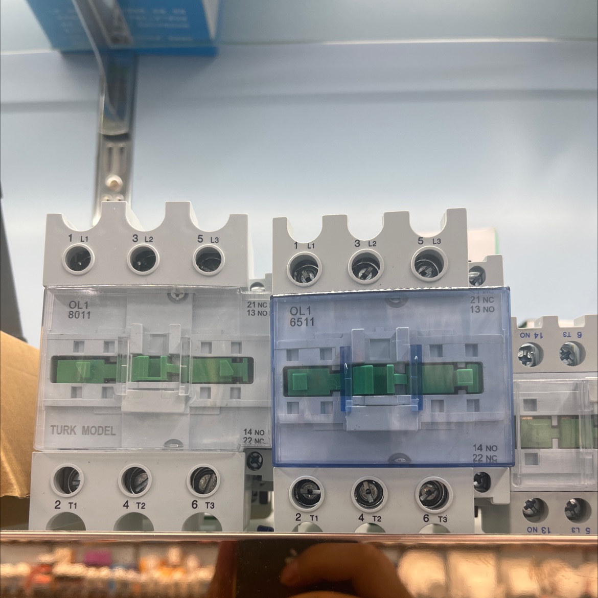 交流继电器实物图