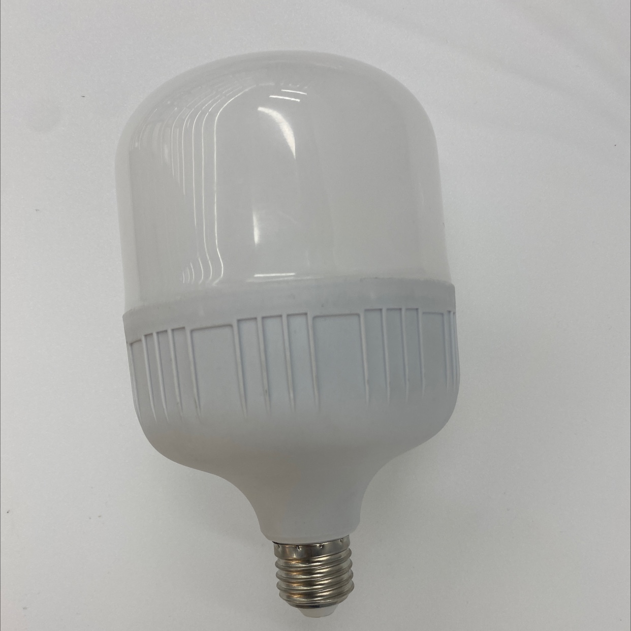مصابيح 40W، موفرة للطاقة ومأمونة