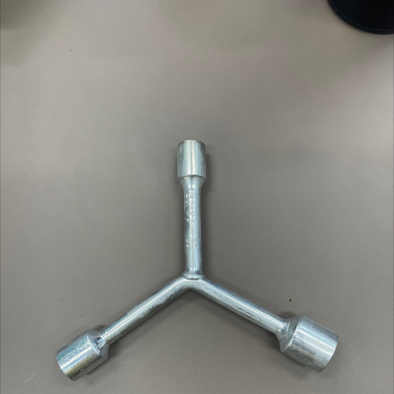 Llave de tres puntas galvanizada varias especificaciones