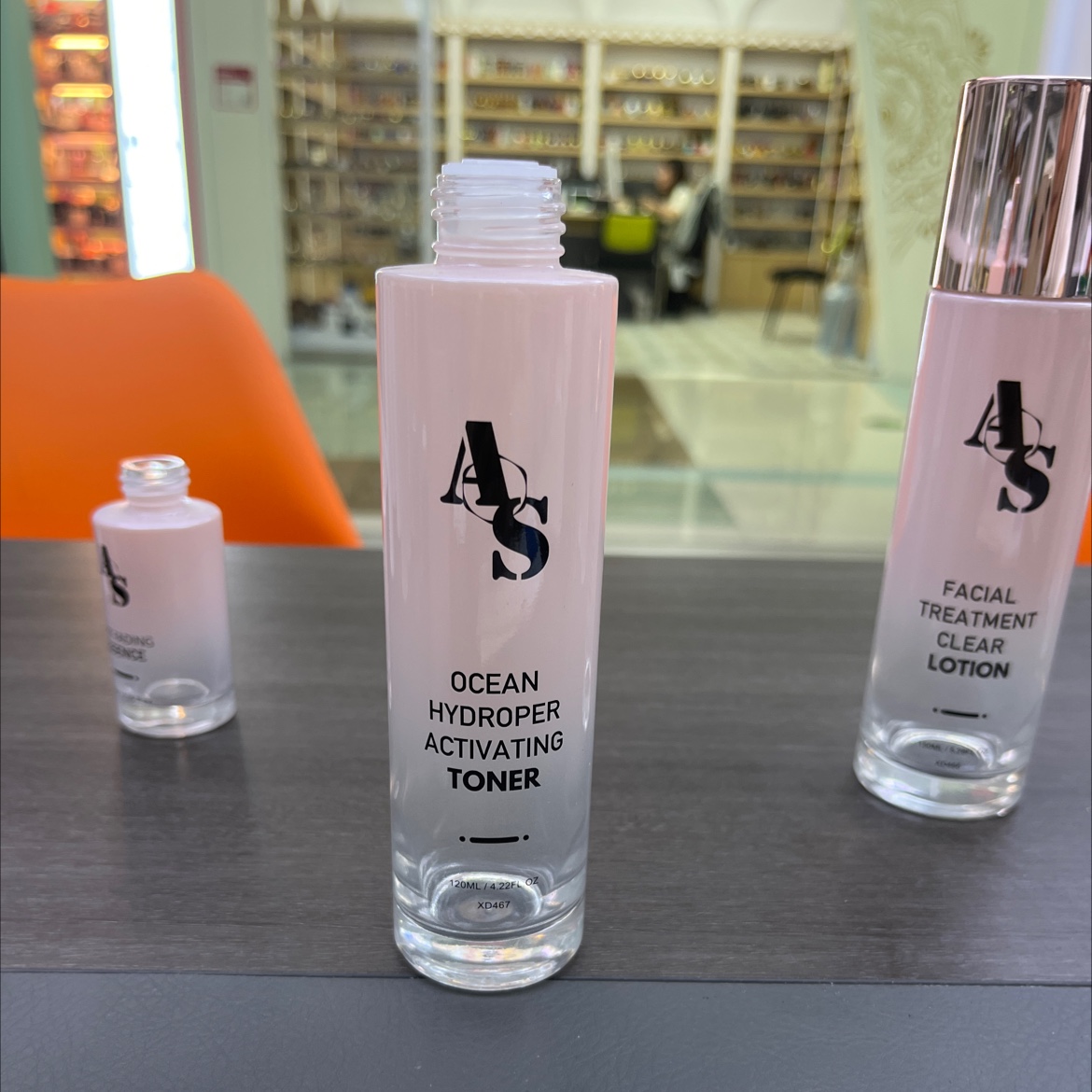 Houde Glass Factory offers 150ml, 120ml, 100ml, 40ml and 30ml straight round glass bottles for cosmetics Specification image