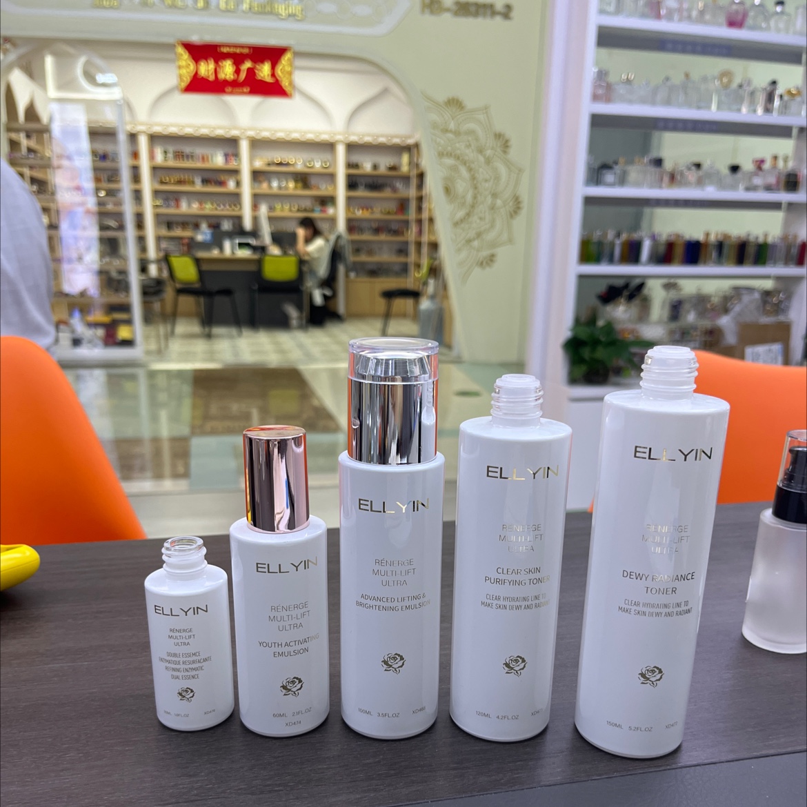Houde Glass Factory's straight round bottles, white painted and gold-embossed logo glass bottles, lotion bottles, high-end cosmetics