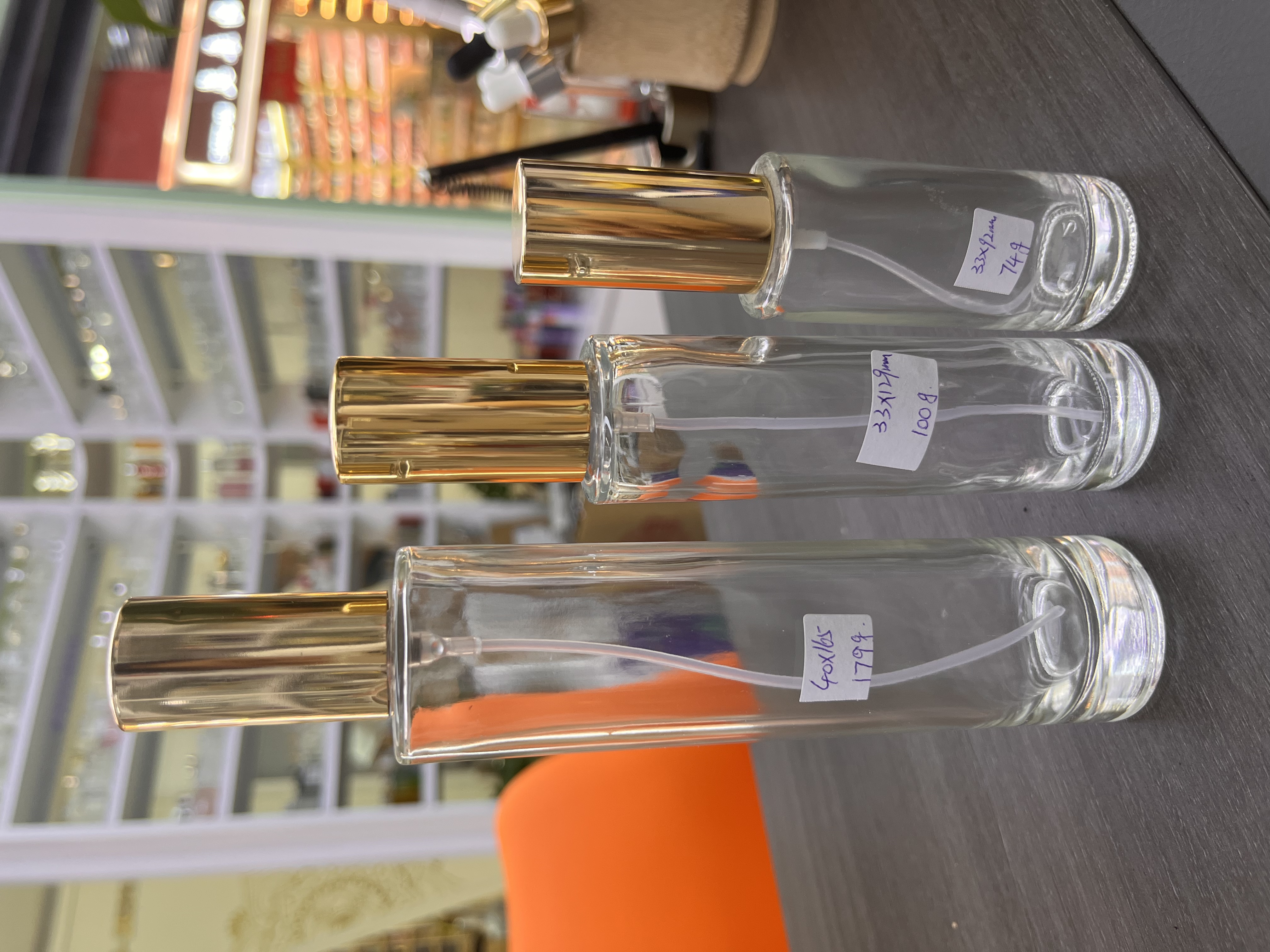 Houde Glass Factory offers straight round bottles, glass bottles, aluminum carbide caps, lotion bottles and spray bottles details Picture