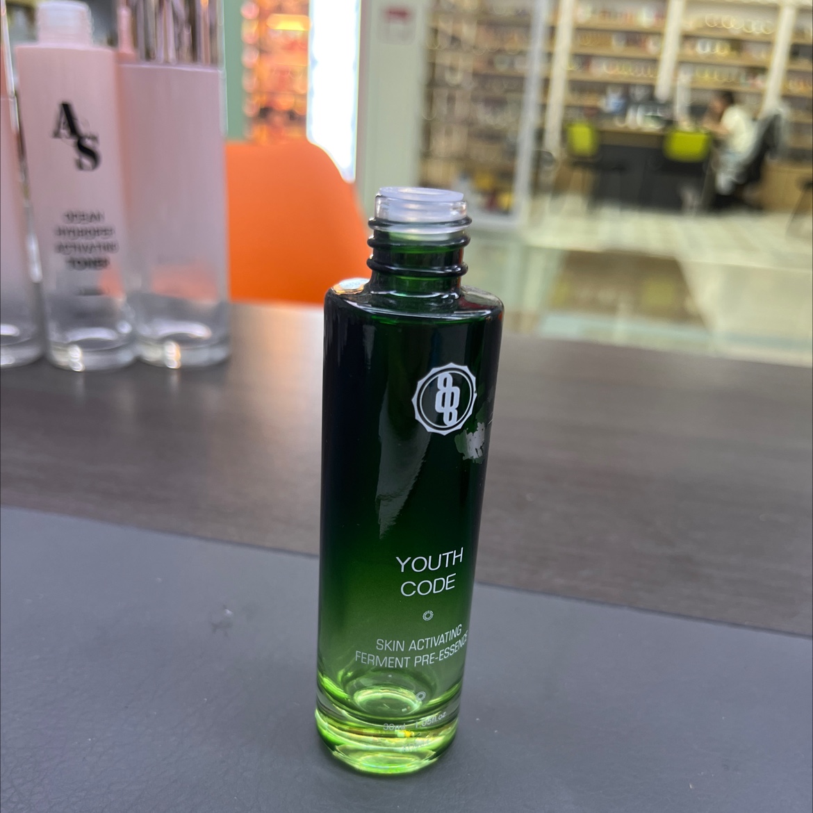 Houde Glass Factory's 30ml straight height glass bottle, straight round bottle, emulsion bottle with a gradient of green
