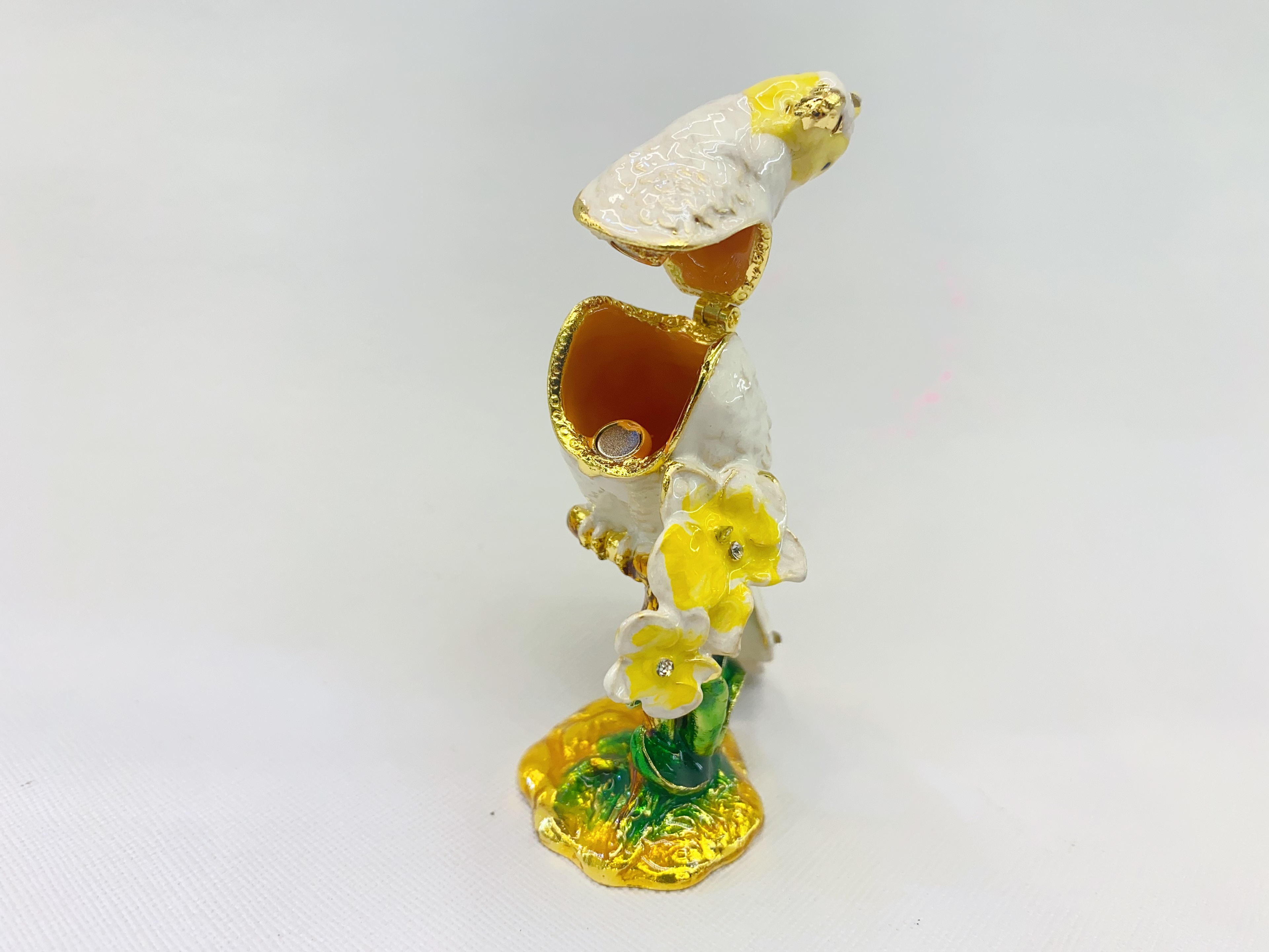 Tree Parrot Handicraft Ornament: Exquisite And Elegant Jingtai Blue Gilded Decorative Item Application Scenario