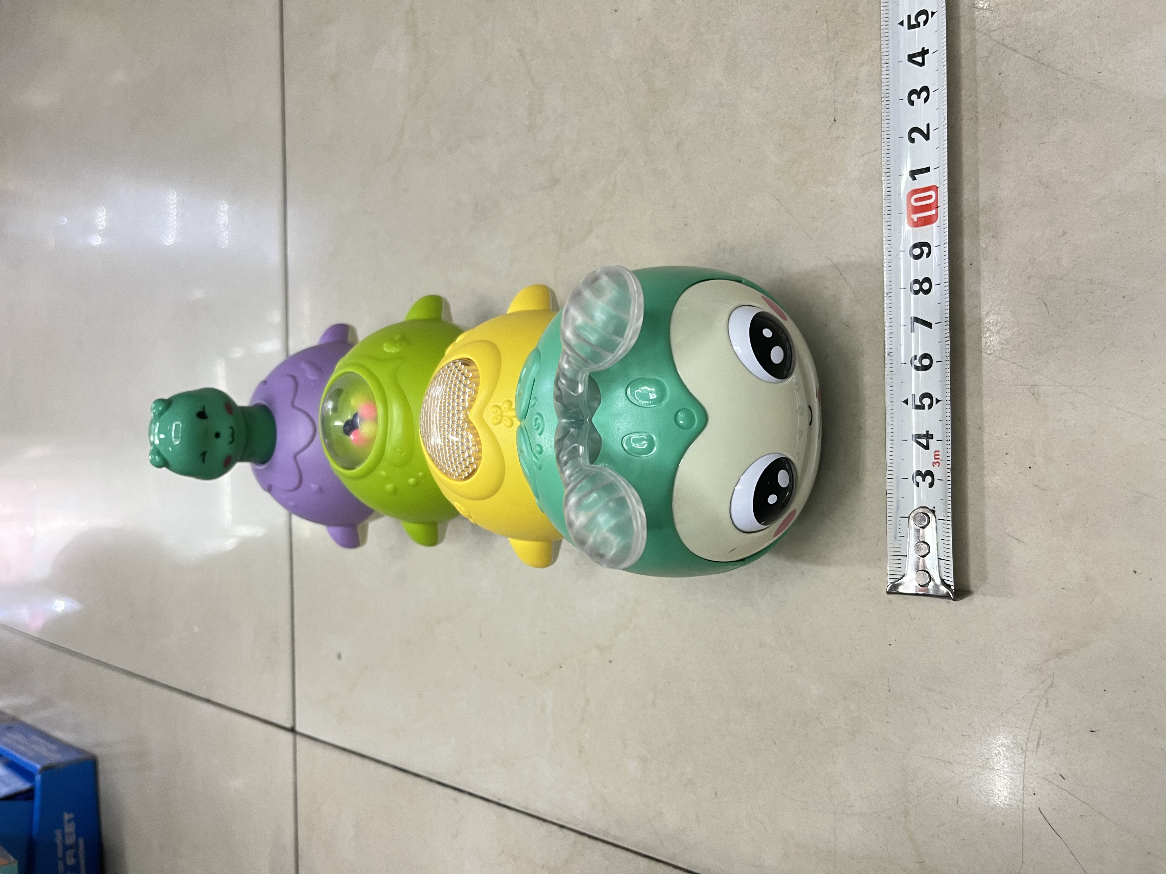 电动万向磁吸毛毛虫带欢快音乐尾部按压会发出柔和声音开窗盒包装