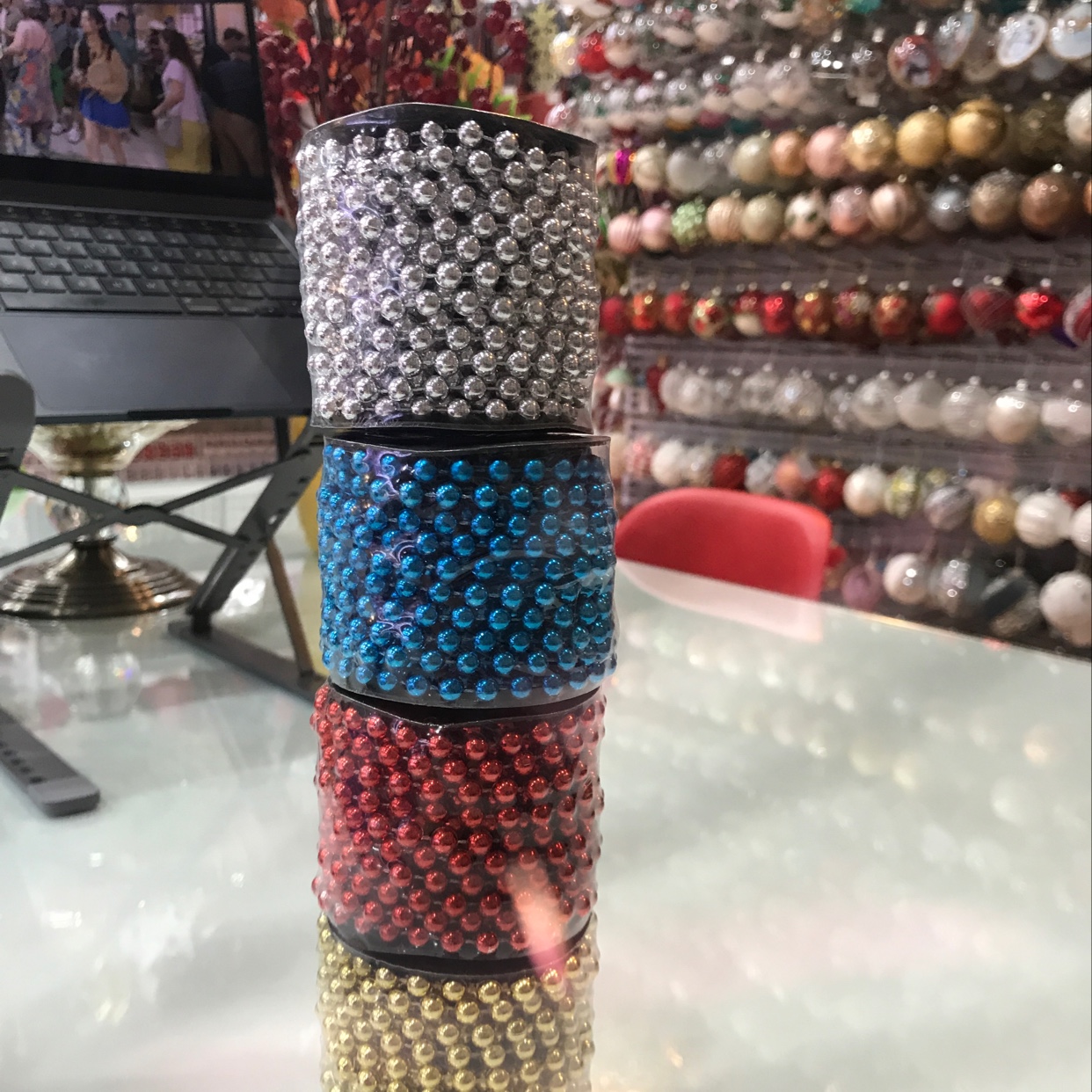 6 centimeters and 5 meters of lotus. The colors are gold and silver. Red. Blue. Rose red. Purple. Green Application Scenario