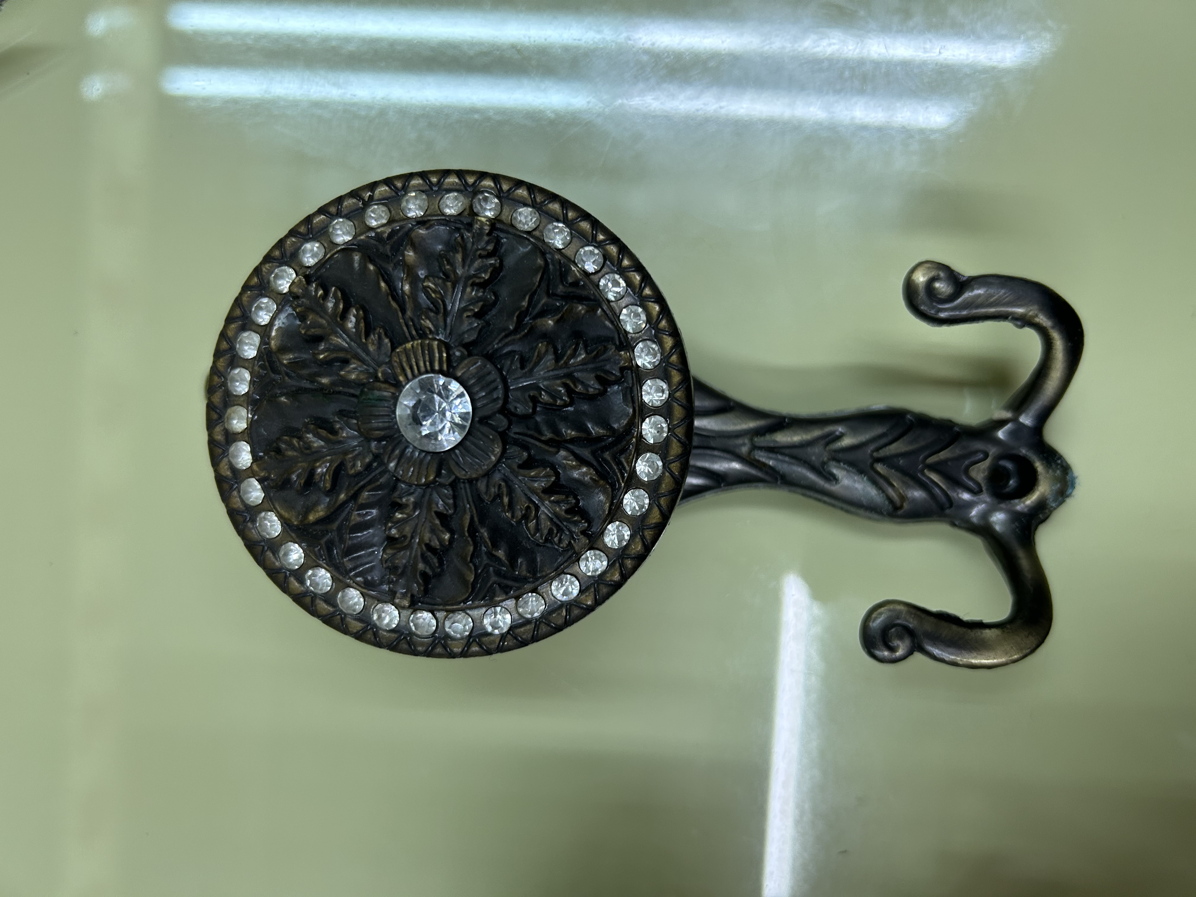 窗帘挂钩/窗帘壁钩/水晶窗帘挂钩白底实物图