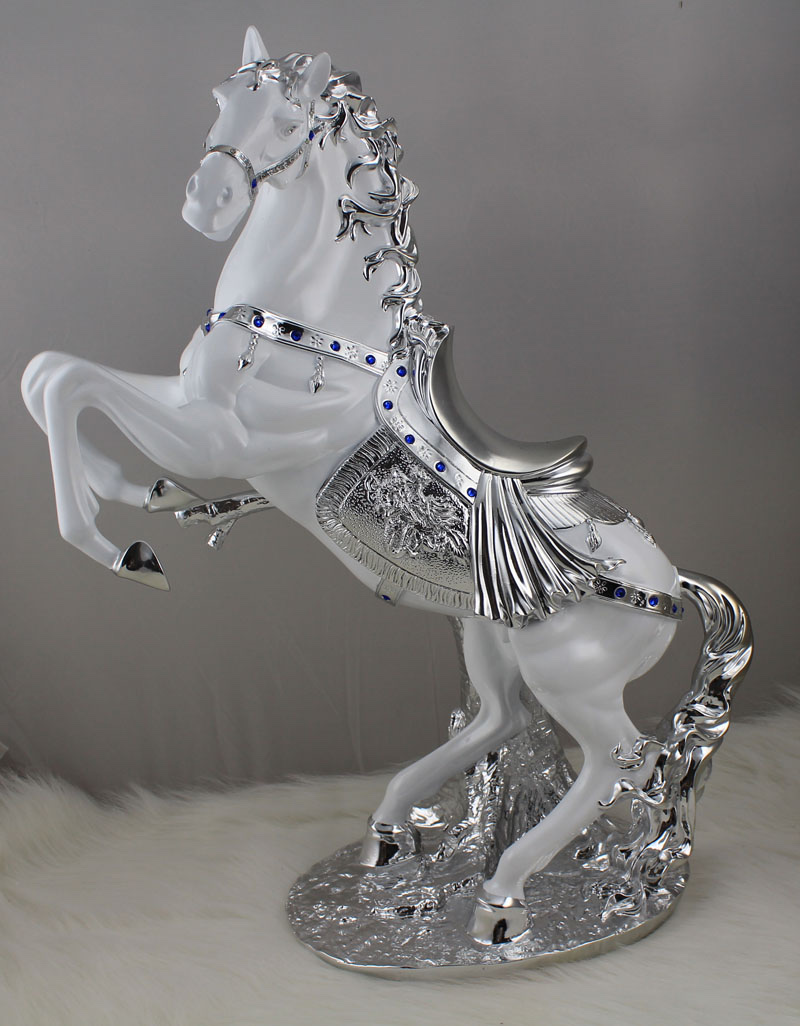 Eagle Decoration, Resin Plating Handicraft Decoration, Office Living Room Opening Gifts. Application Scenario