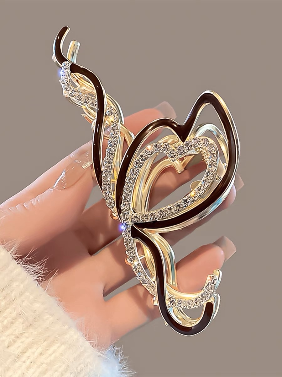 New diamond-shaped line grabber, large and high-end, back head plate hair clip, shark clip, large volume, elegant hair accessory Application Scenario