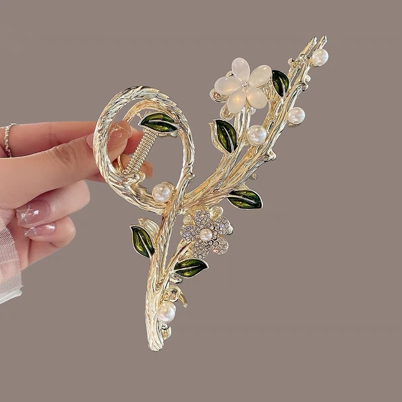 High-end floral hairpins for women, exquisite claw clips for the back of the head, shark clip headwear, large-sized new high-end national trend series Application Scenario