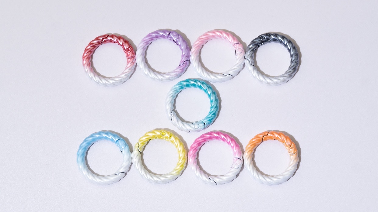 New product: Baked paint two-color twisted spring buckle, circular open ring, gradient spring ring, keychain, DIY accessory, alloy connection ring detail image 1