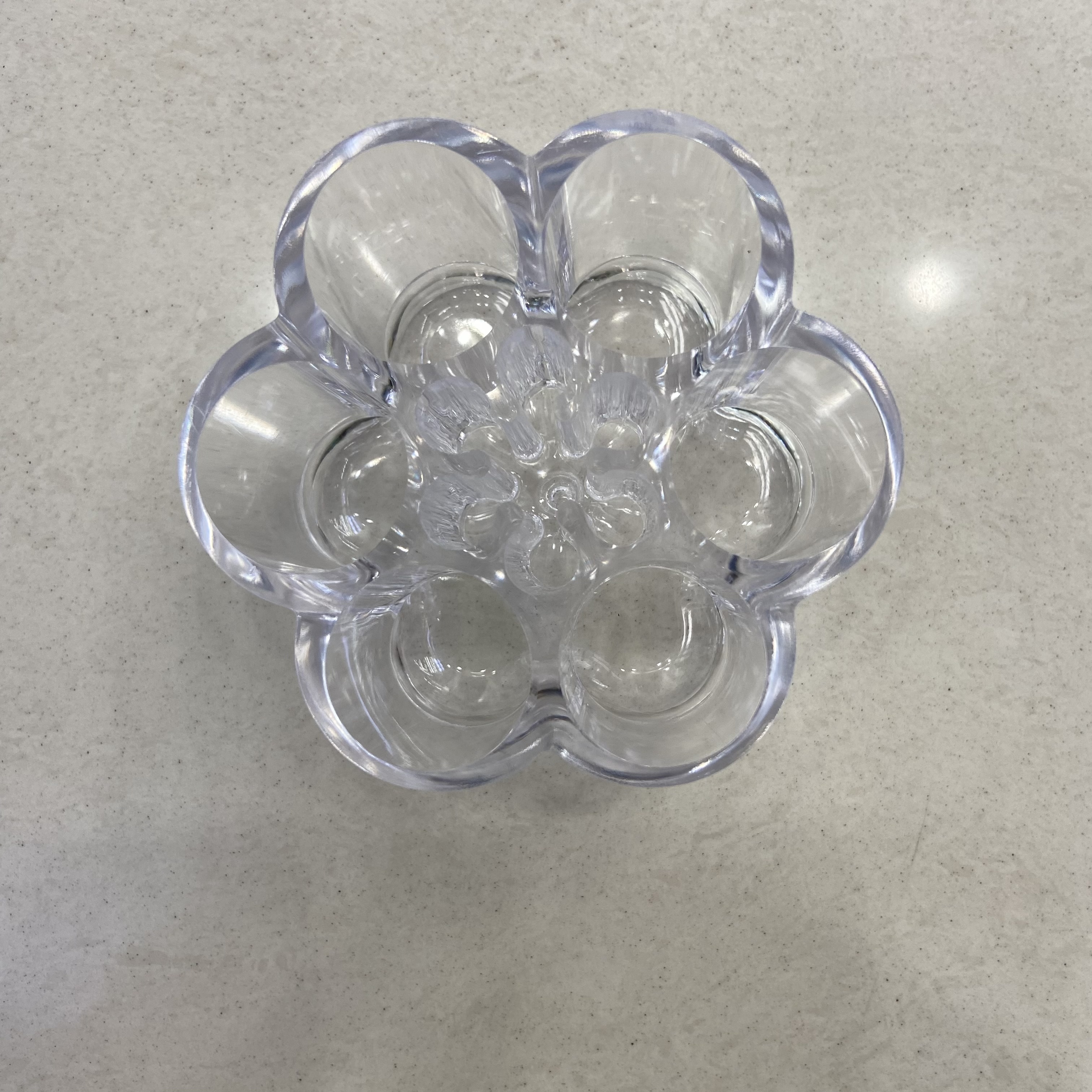 Mini lipstick stand 6-hole plum blossom-shaped plastic transparent cosmetics storage box Specification image