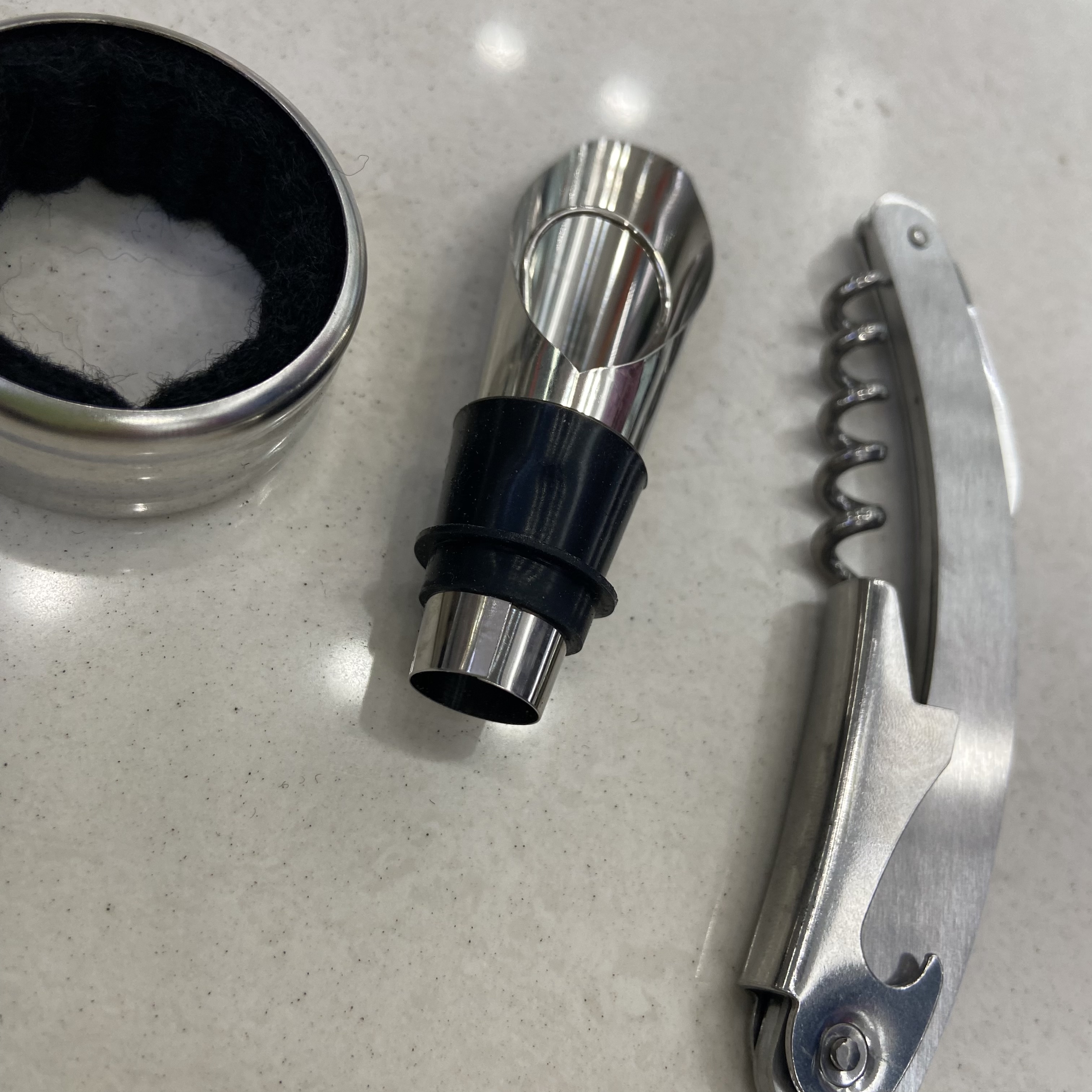 开酒瓶白底实物图