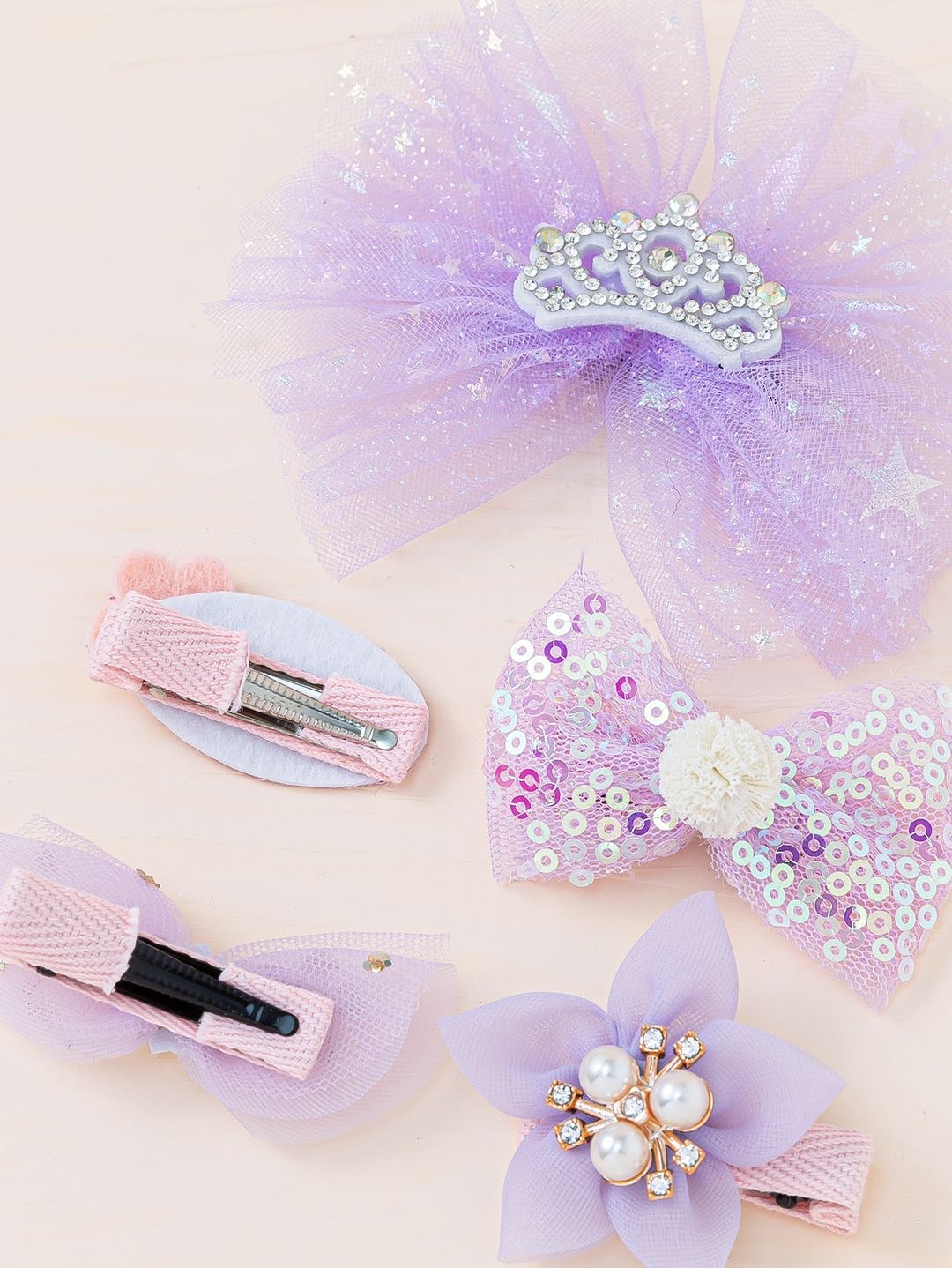 Yiwu small commodity gifts: Bows, hair accessories, children's hair clips, dance training classes, gift hair clips and headwear for little girls Item Picture