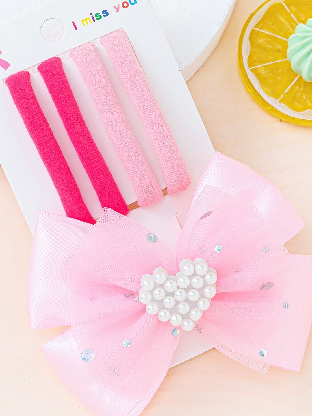 Yiwu Children's hair clips are selling well at the Little International Trade City. They are super cute and adorable. Girls' bow clips, baby clips, headwear, girls' hair clips, hair ties and rubber bands