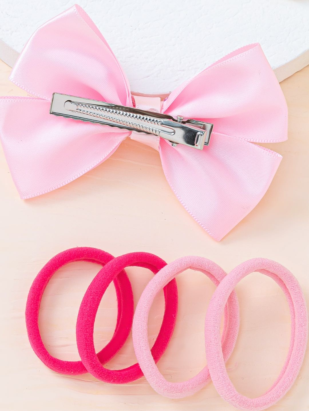 Children's hair clips, direct sales from a small manufacturer. Girls are super cute and adorable. Bow clips, baby clips, headwear, girls' hair clips, hair ties, and rubber bands Application Scenario