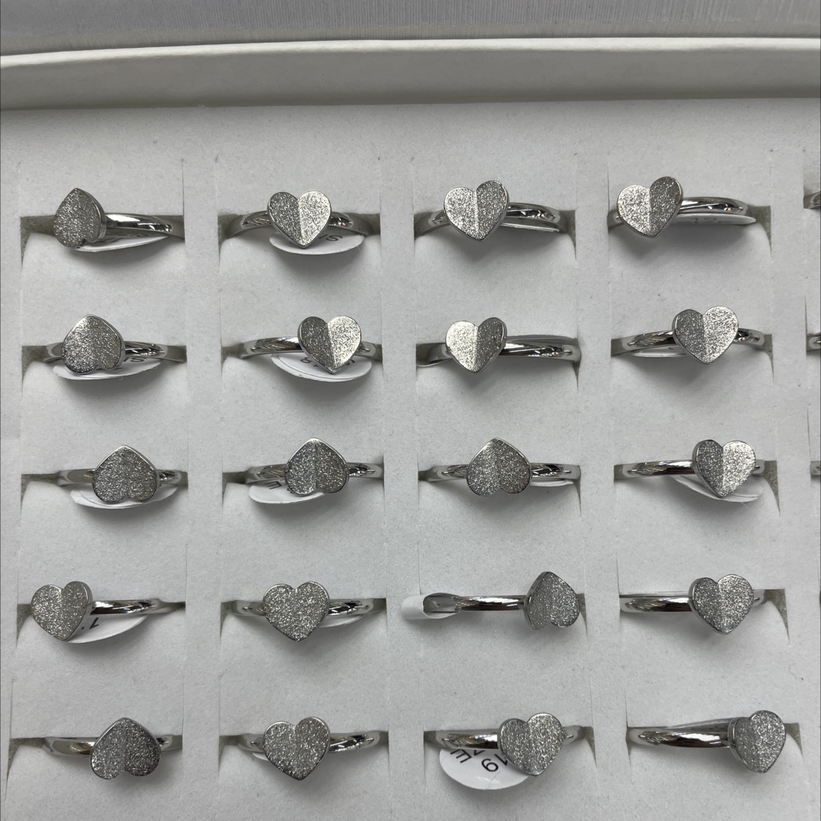 全网最低！不锈钢戒指新品上市，优雅独特，不买你会后悔，限时抢购中！