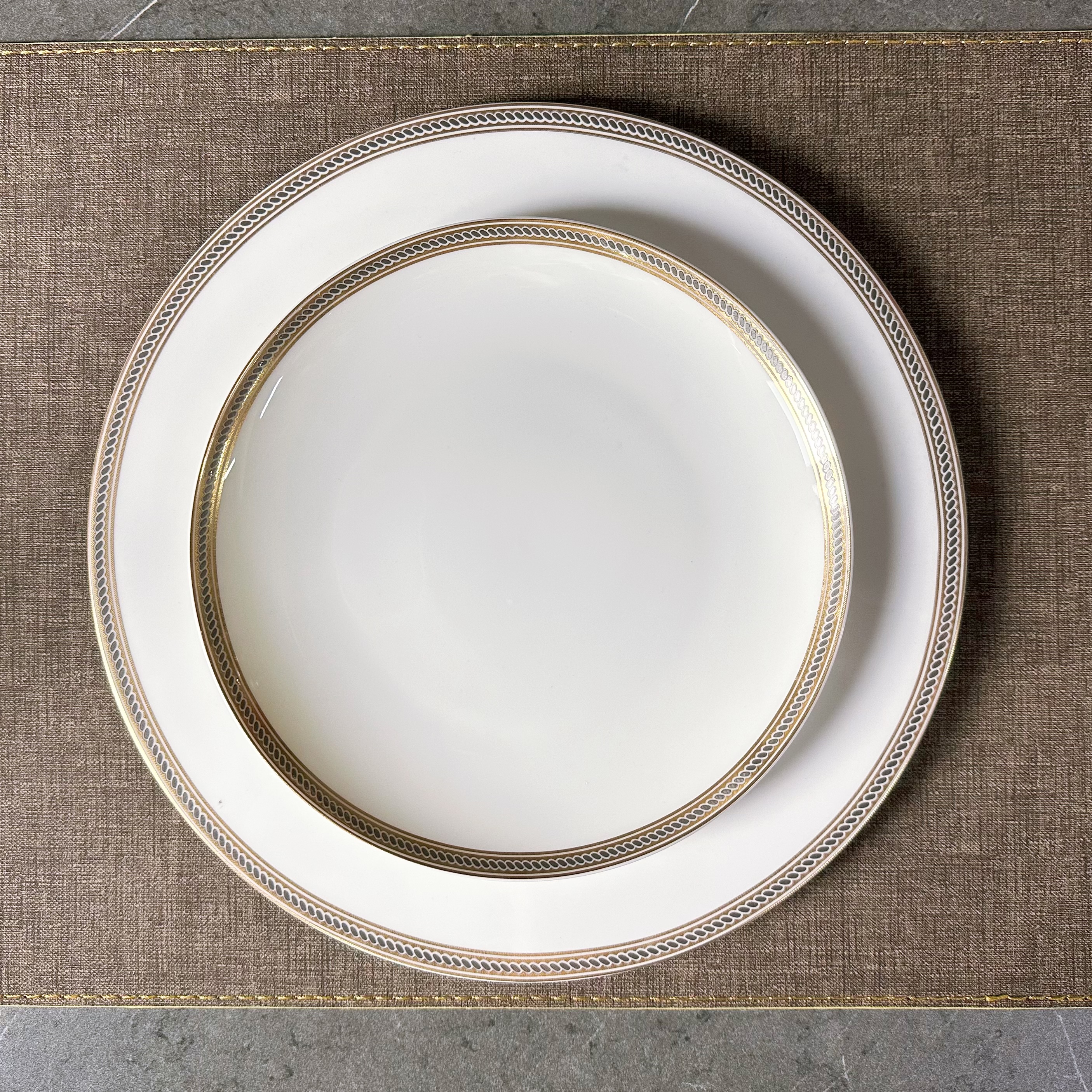 The Golden Kingdom Series High Bone China Tableware Set is a luxurious and elegant 8-piece set with a court style, suitable for hotels, restaurants, banquets and household use Item Picture