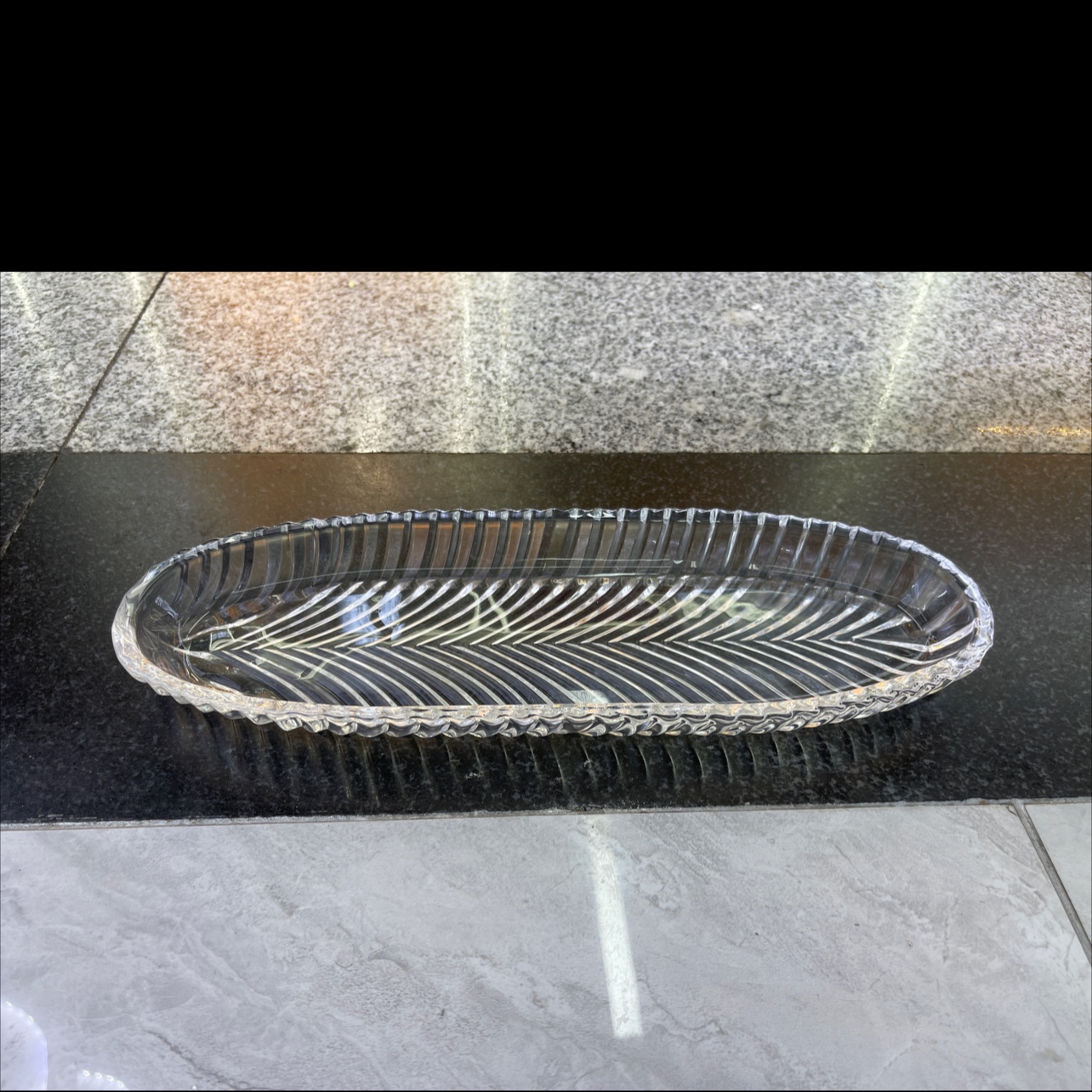 国际商贸城一区十三号门荣山玻璃养花富贵竹烛台香薰炉摆件069