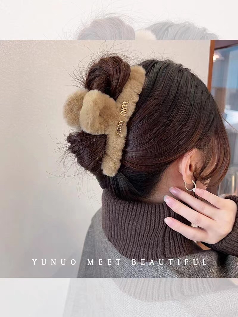 Temperament Letters Autumn Winter Plush Clip 13 Cm Large Size Hair How Much Grab Clip Back Hair Shark Clip Specification drawing