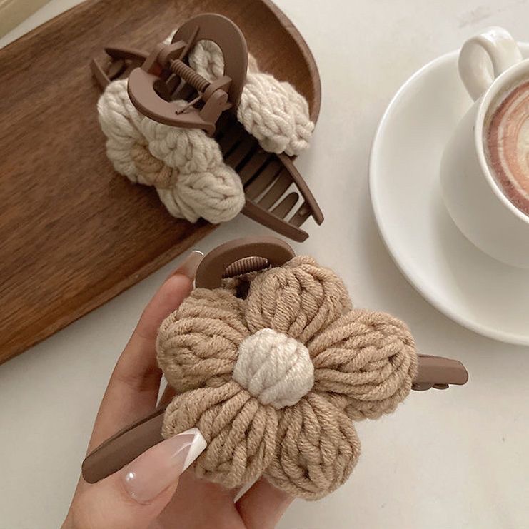 Hand-Woven Flower Grab Clip Autumn-Winter Vintage Hair Clip Sweet Large Shark Clip On The Back Of A Woman's Head Specification drawing