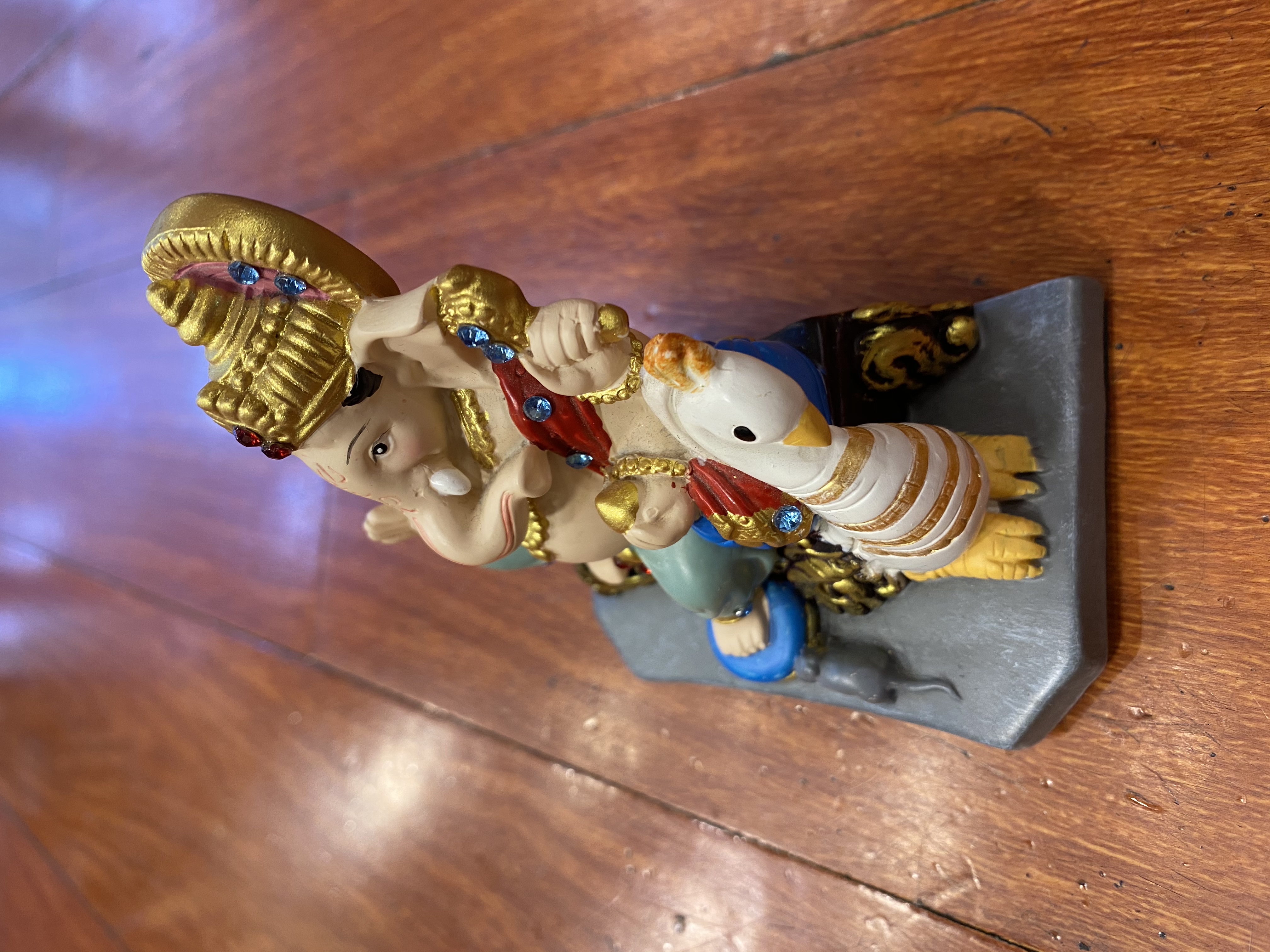 树脂彩绘象神工艺摆件细节图