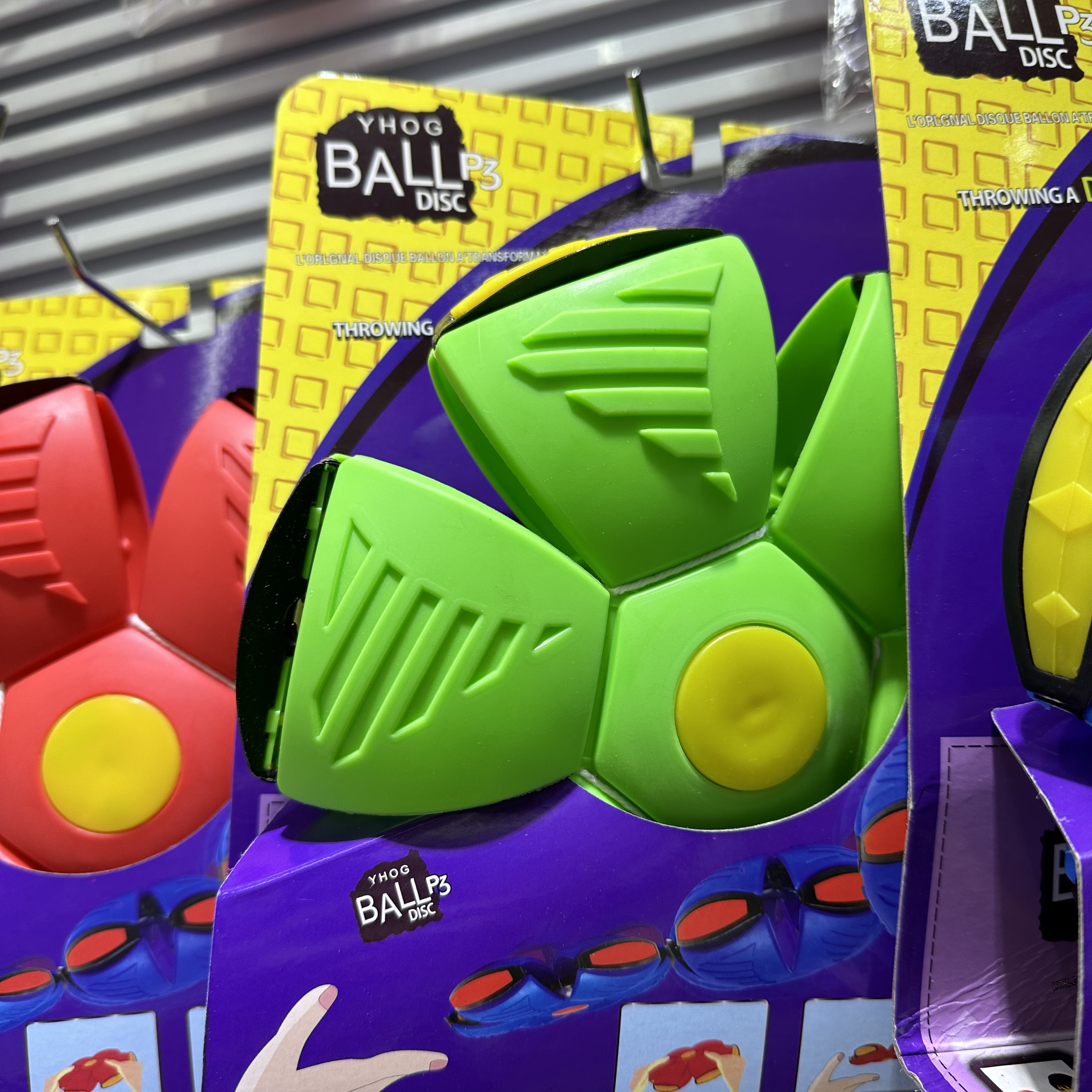 Luminous flying saucer balls, bouncing bouncing balls, elastic balls, outdoor parent-child interactive children's toys, 3-light stepping balls, flying balls, wholesale toys Application Scenario