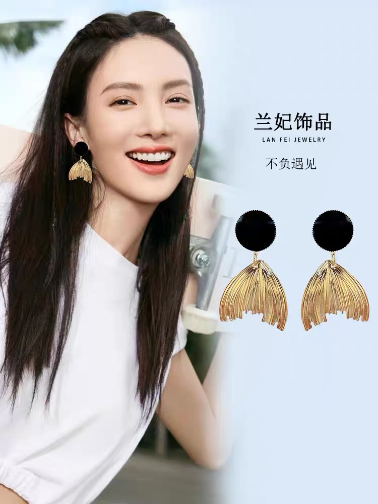 Flash Sale! Fashion Trend Casual Earrings, Fishtail Metal European And American Style Earrings, Super Price, Do Not Buy You Will Regret! Application Scenario