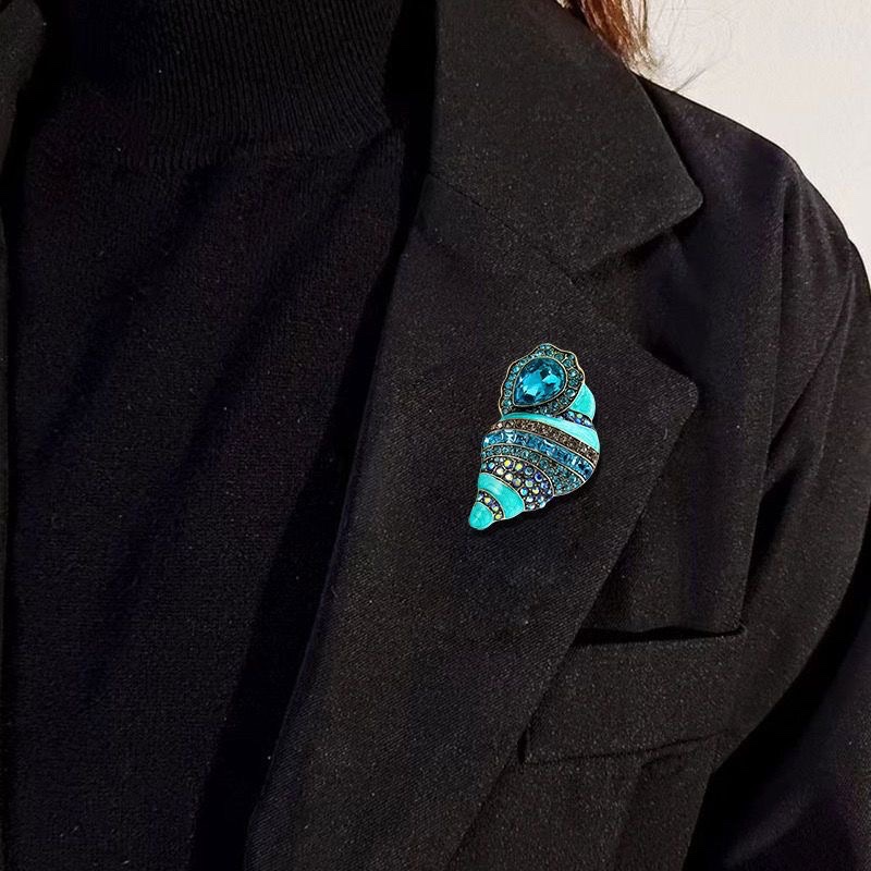 Rhinestone brooch Application Scenario