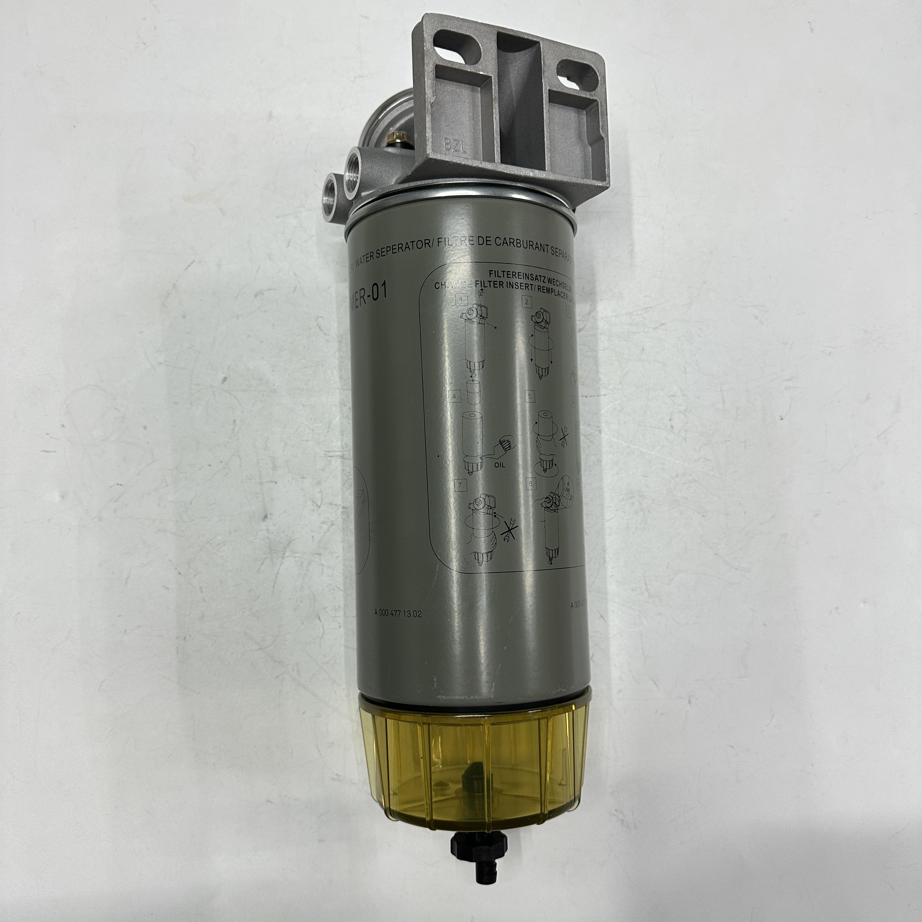 Truck parts are suitable for Mercedes-Benz truck diesel filter assemblies 000470 0469 000470046 detail image 1