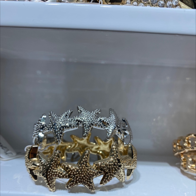 The Korean version of the star bracelet is popular