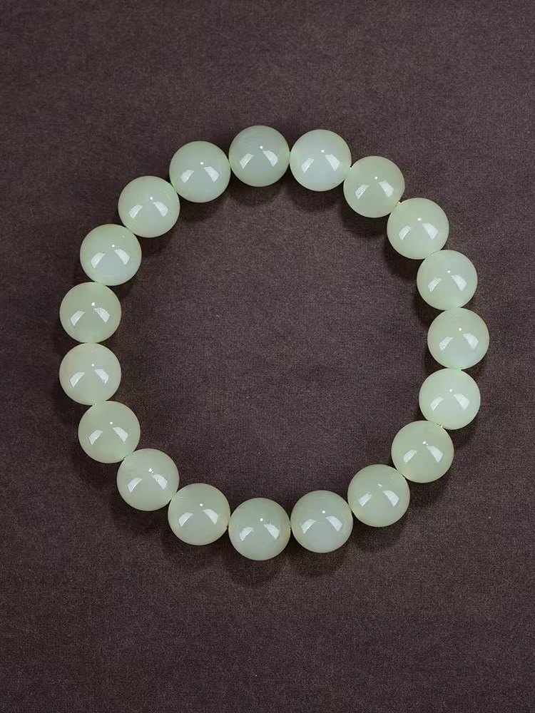 A 10mm natural Hetian jade bracelet made of Qinghai material for women
