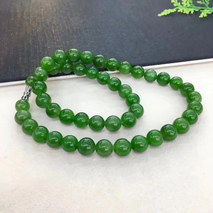 Natural Russian jade necklace, women's collarbone necklace, mother's chain Specification image