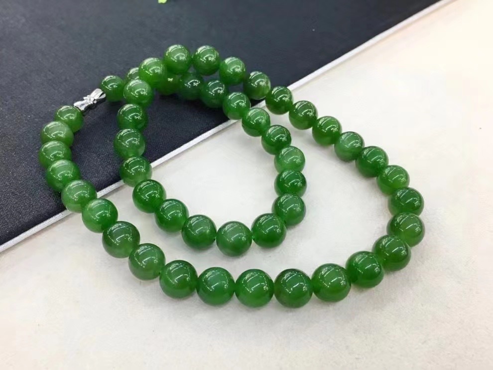 Natural Russian jade necklace, women's collarbone necklace, mother's chain